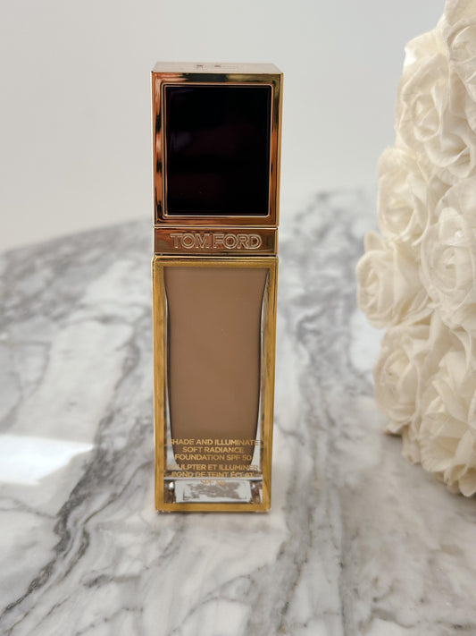 TOM FORD Shade And Illuminate Soft Radiance Foundation SPF50 -
Medium-to-Full Coverage