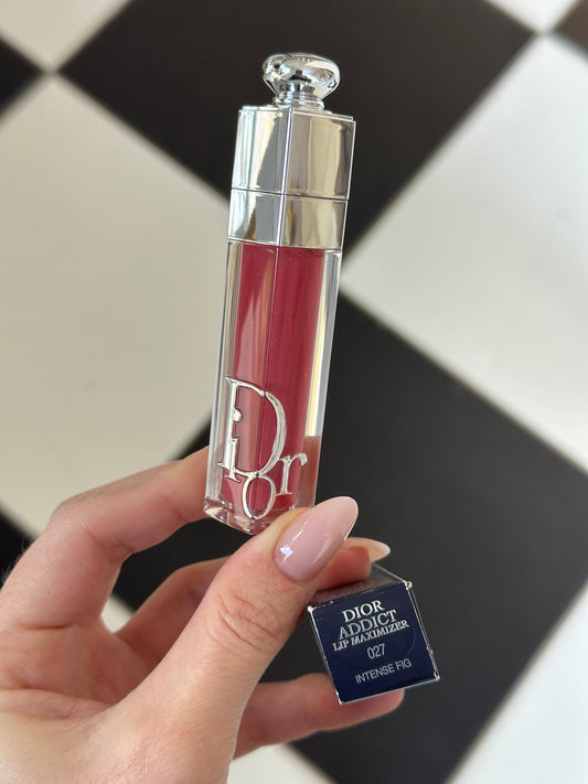 DIOR Addict Lip Maximizer (027)
Plumping Gloss - Instant and Long-Term Volume Effect - 24h Hydration