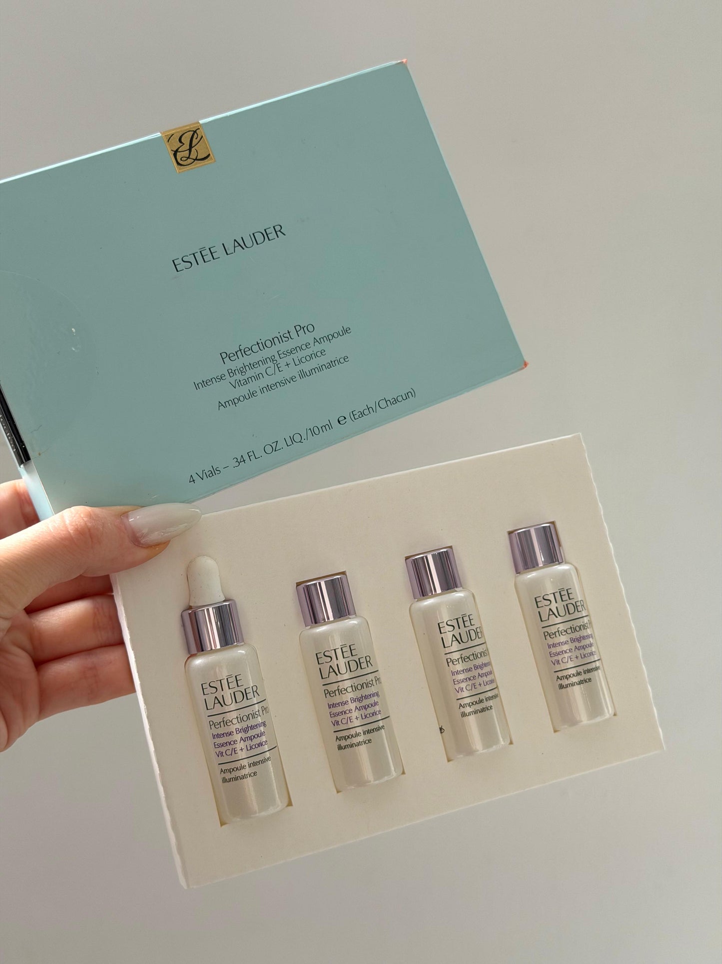 ESTEE LAUDER Perfectionist Pro Treatment
Intense Brightening Essence Ampoule with Vit C/E + Licorice