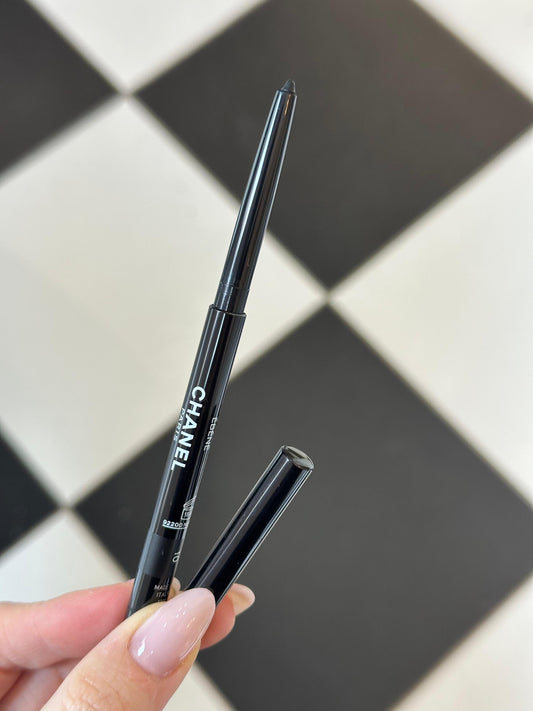 CHANEL Stylo Eyes Waterproof (10)
Long-Lasting Eyeliner (Pa kuti)