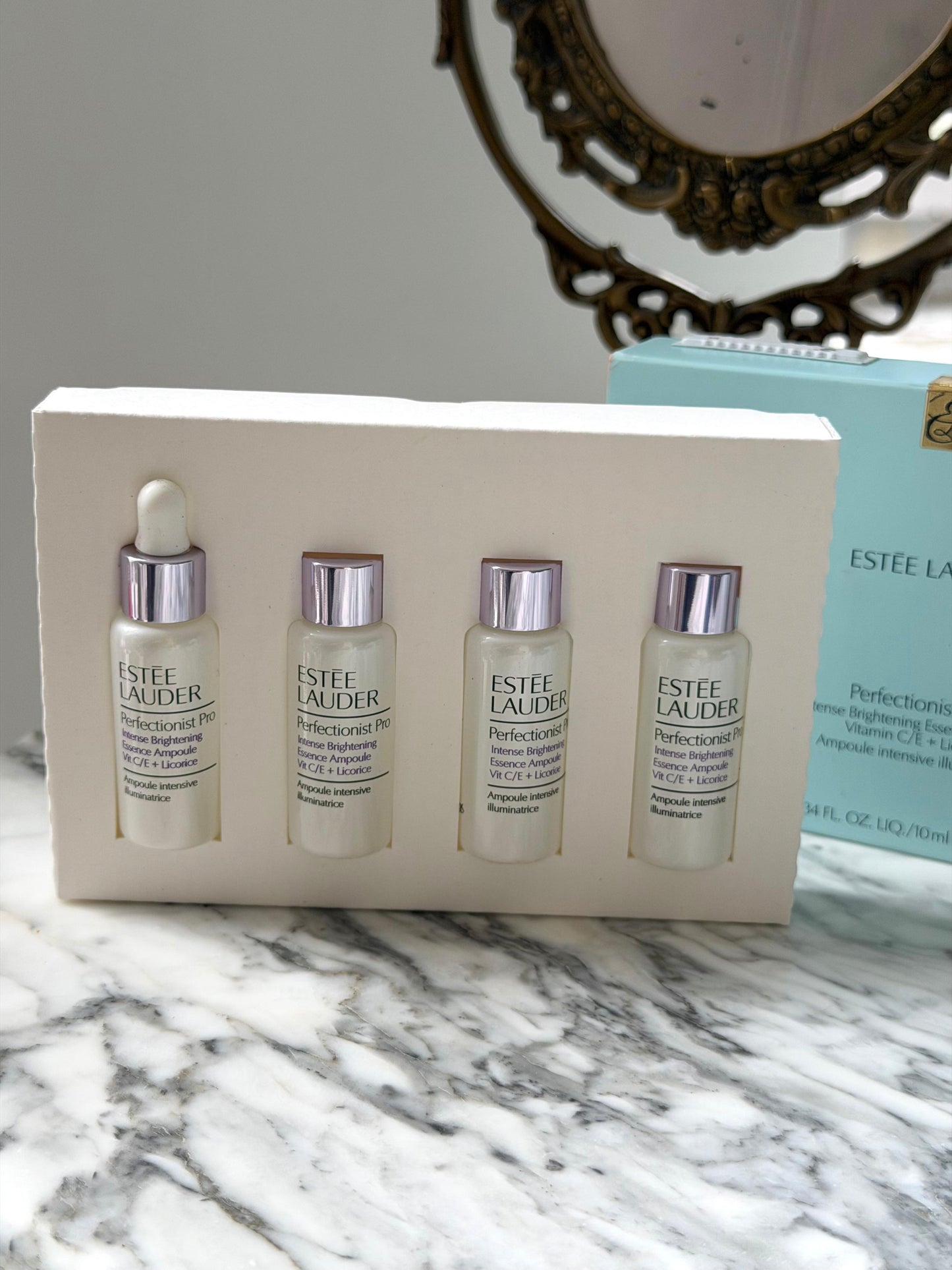 ESTEE LAUDER Perfectionist Pro Treatment
Intense Brightening Essence Ampoule with Vit C/E + Licorice