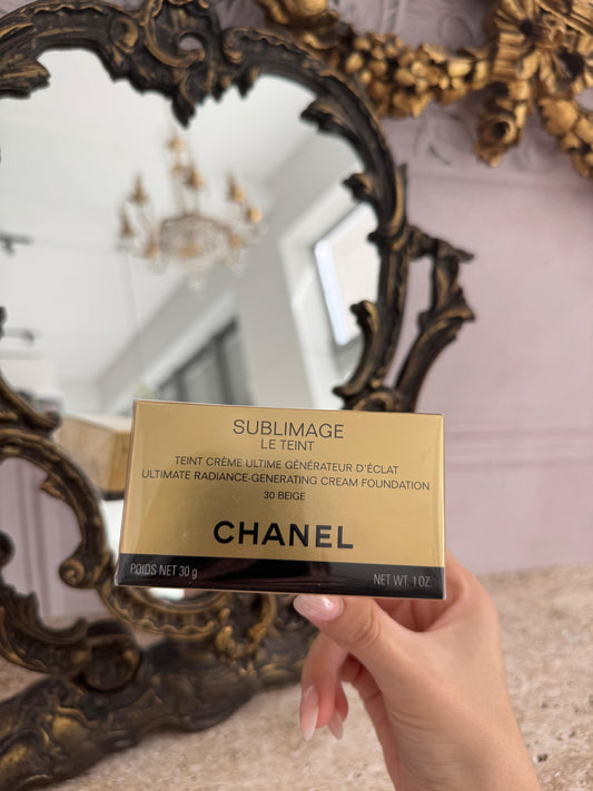 CHANEL Sublimage Le Teint 
Ultimate Radiance - Generating Cream Foundation