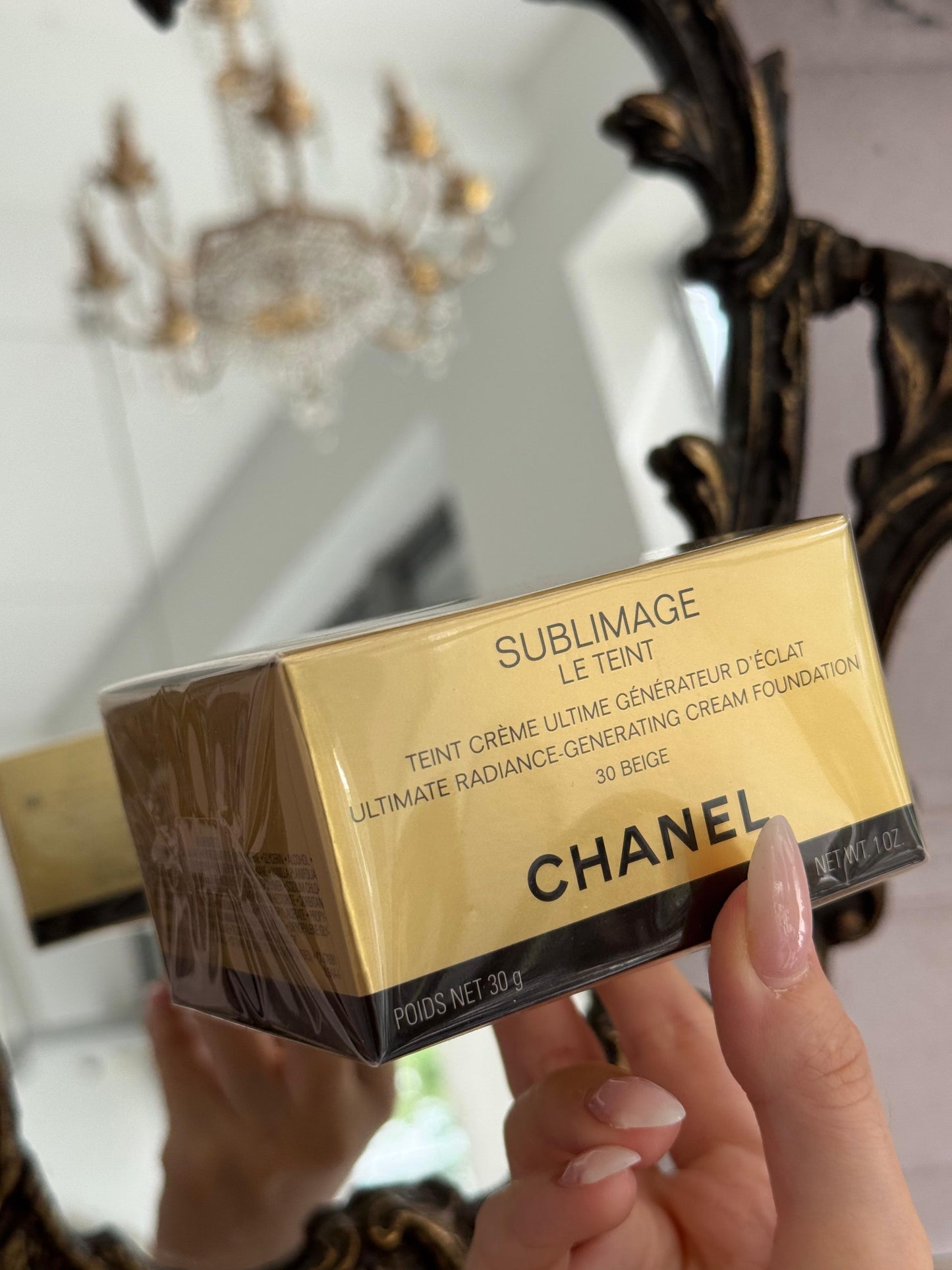 CHANEL Sublimage Le Teint 
Ultimate Radiance - Generating Cream Foundation