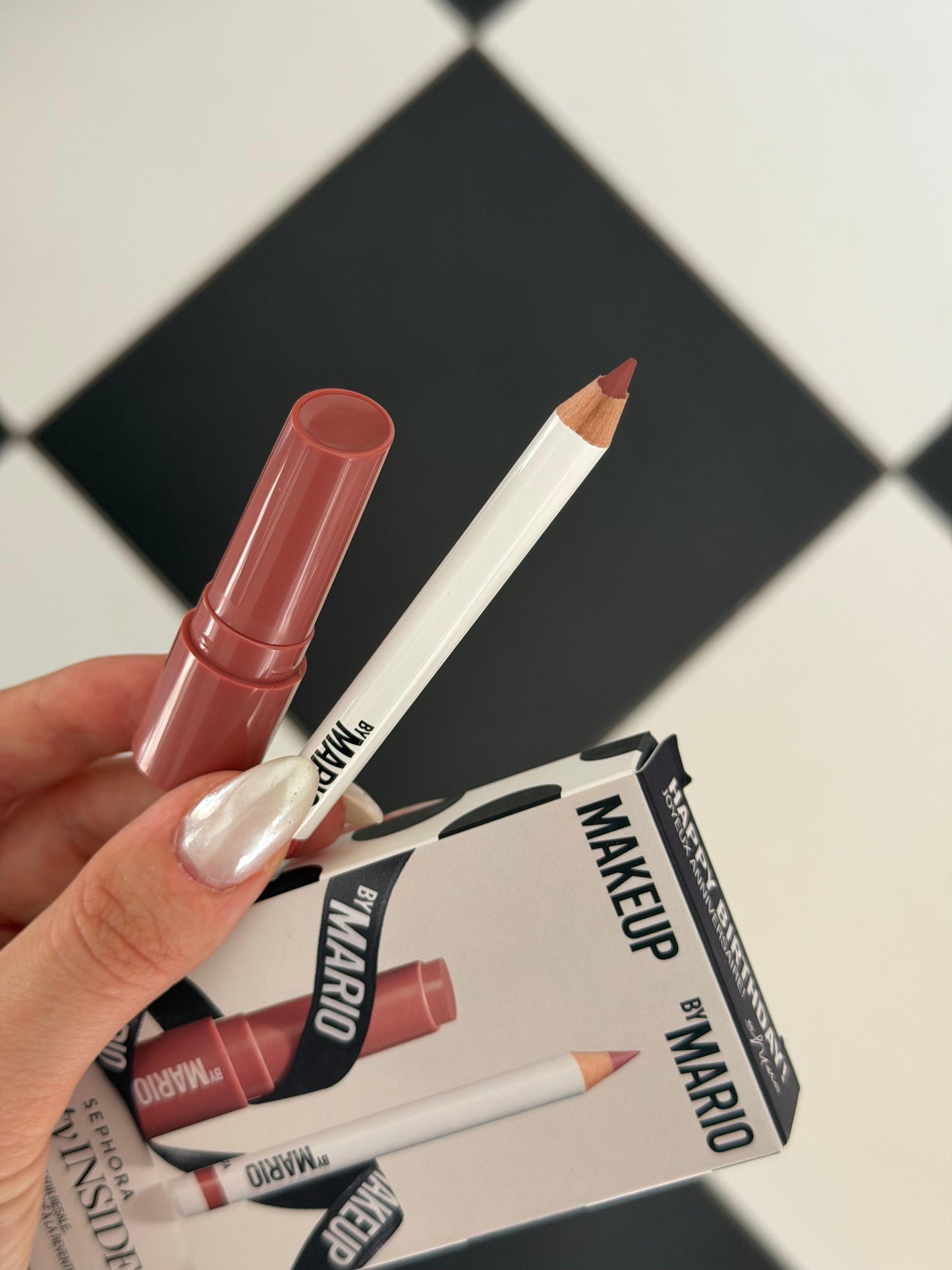 MAKEUP BY MARIO Beauty Insider Set
Moisture Glow Plumping Serum + Ultra Suede Sculpting Lip Pencil