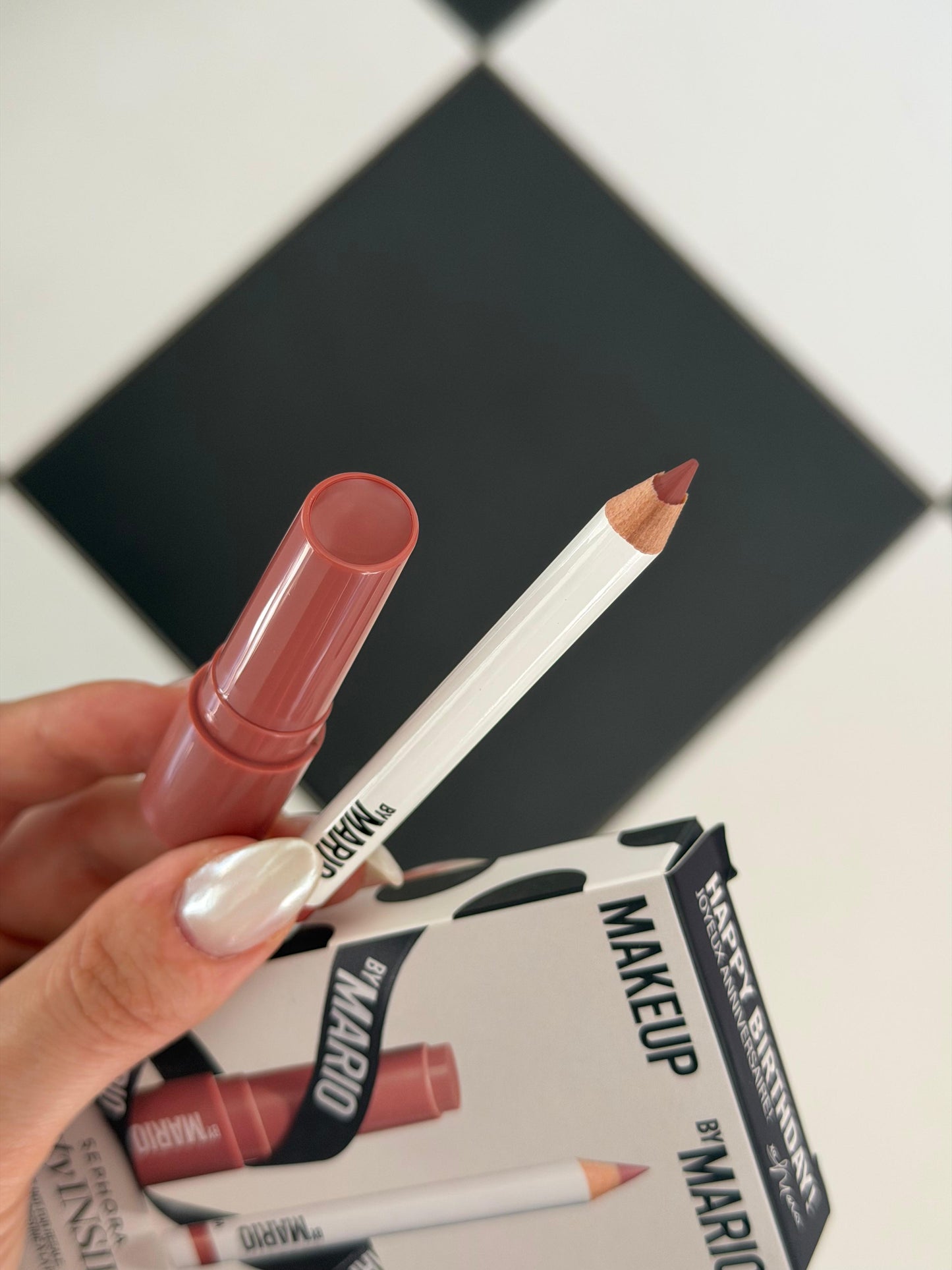 MAKEUP BY MARIO Beauty Insider Set
Moisture Glow Plumping Serum + Ultra Suede Sculpting Lip Pencil