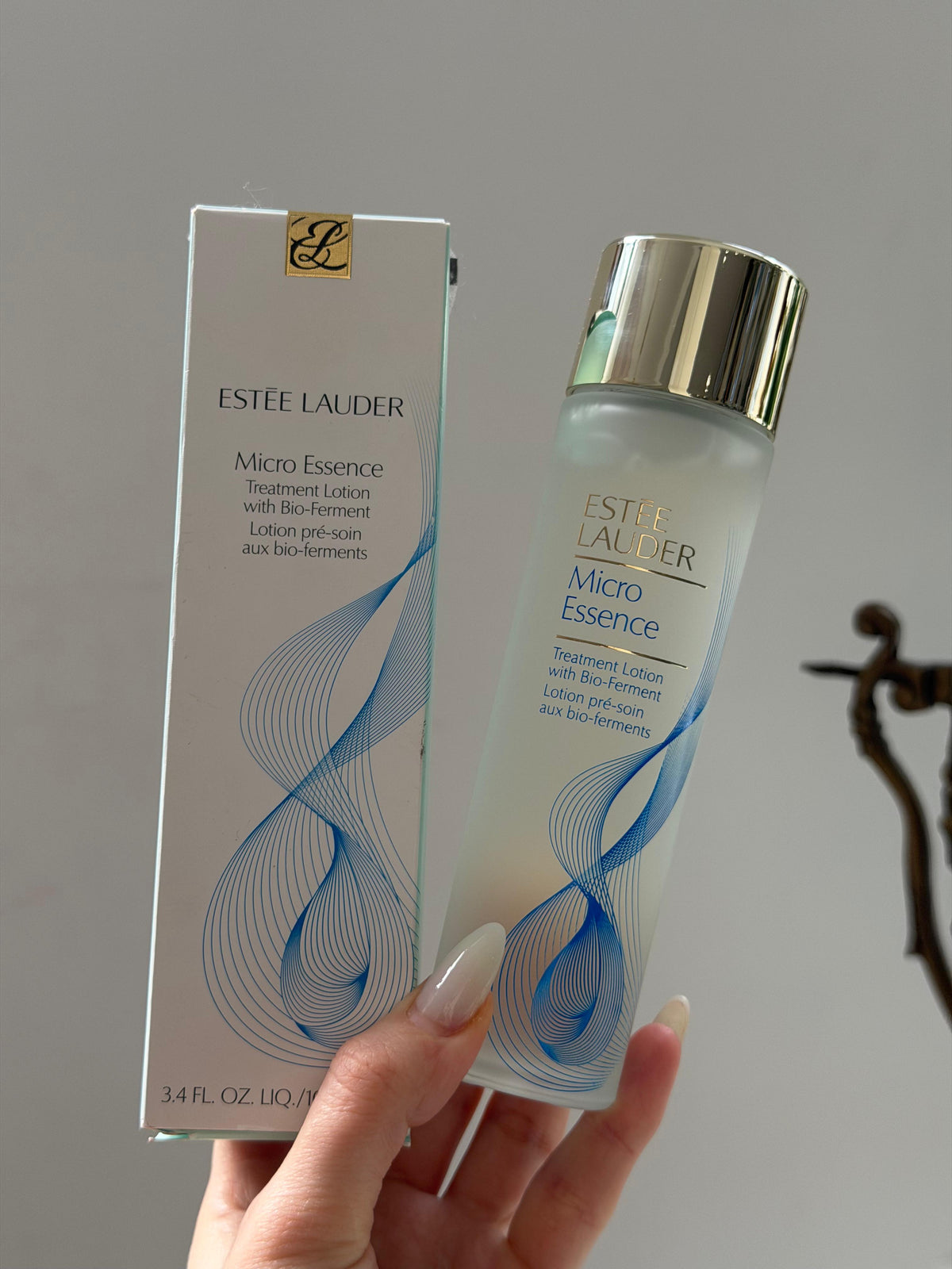 ESTEE LAUDER Micro Essence
Treatment Lotion Toner with Bio-Ferment