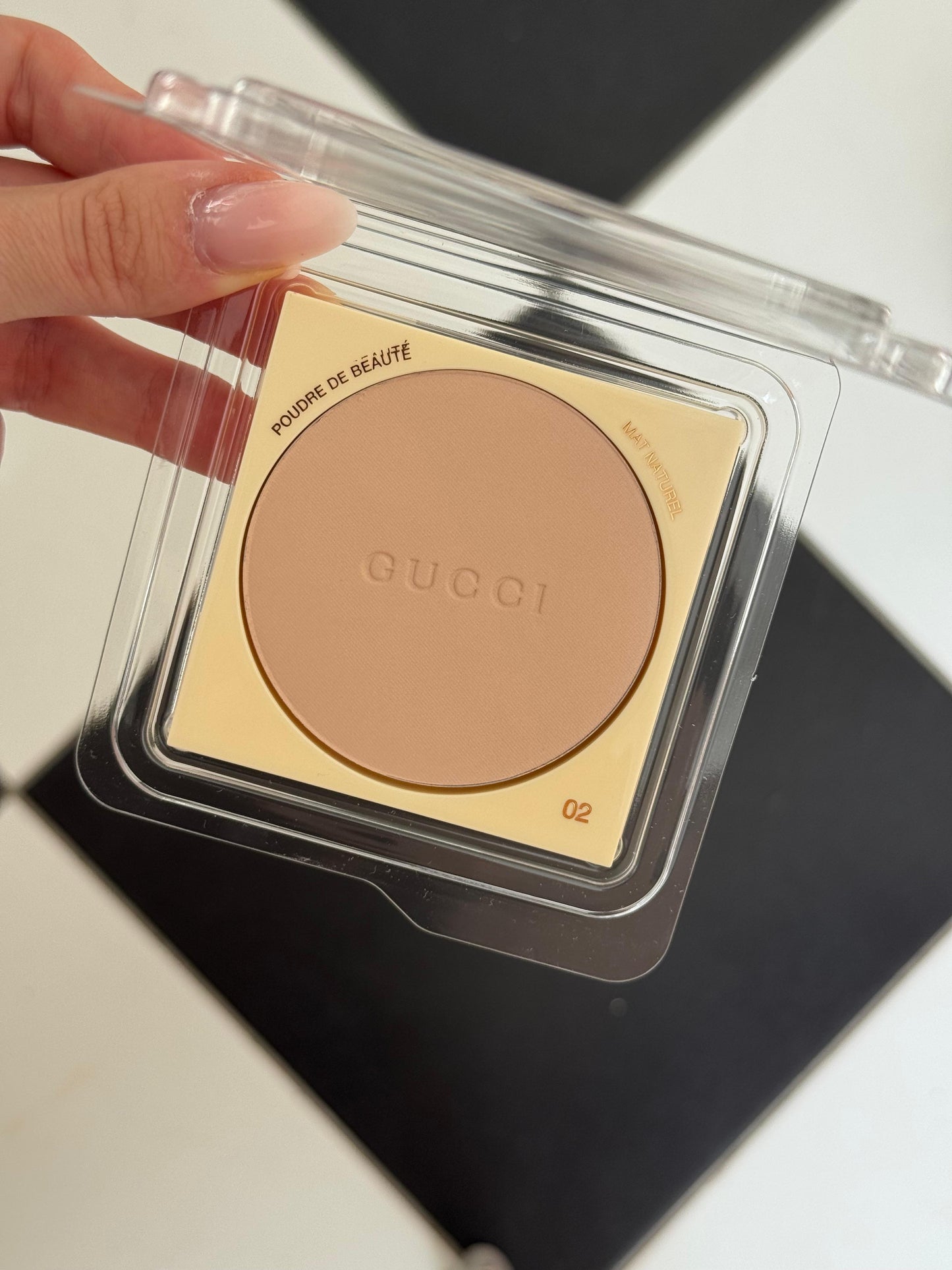 GUCCI Poudre De Beauté Mat Naturel - Face Powder (02)