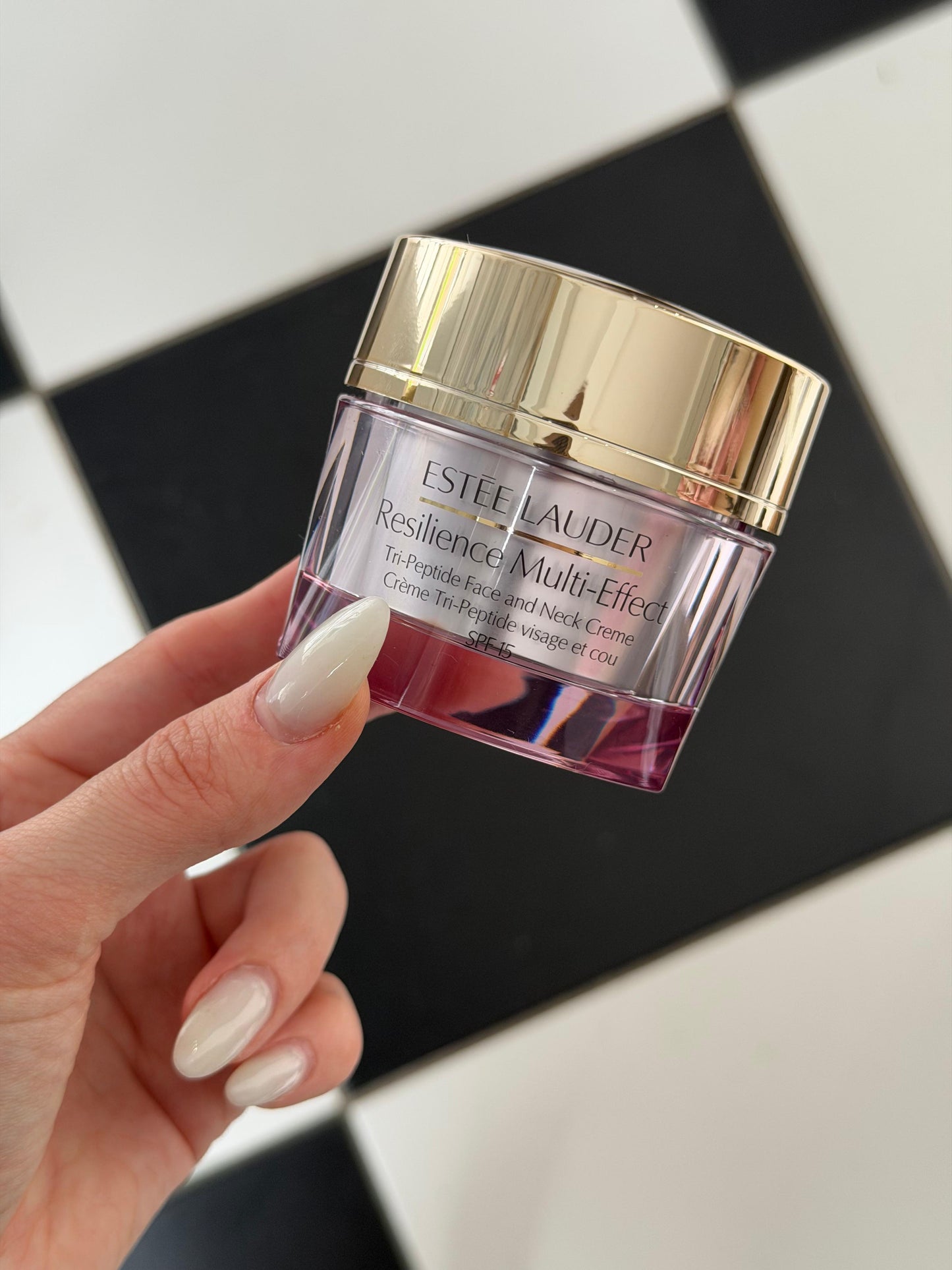 ESTEE LAUDER Resilience Multi-Effect Moisturizer
Tri-Peptide Face and Neck Creme SPF15