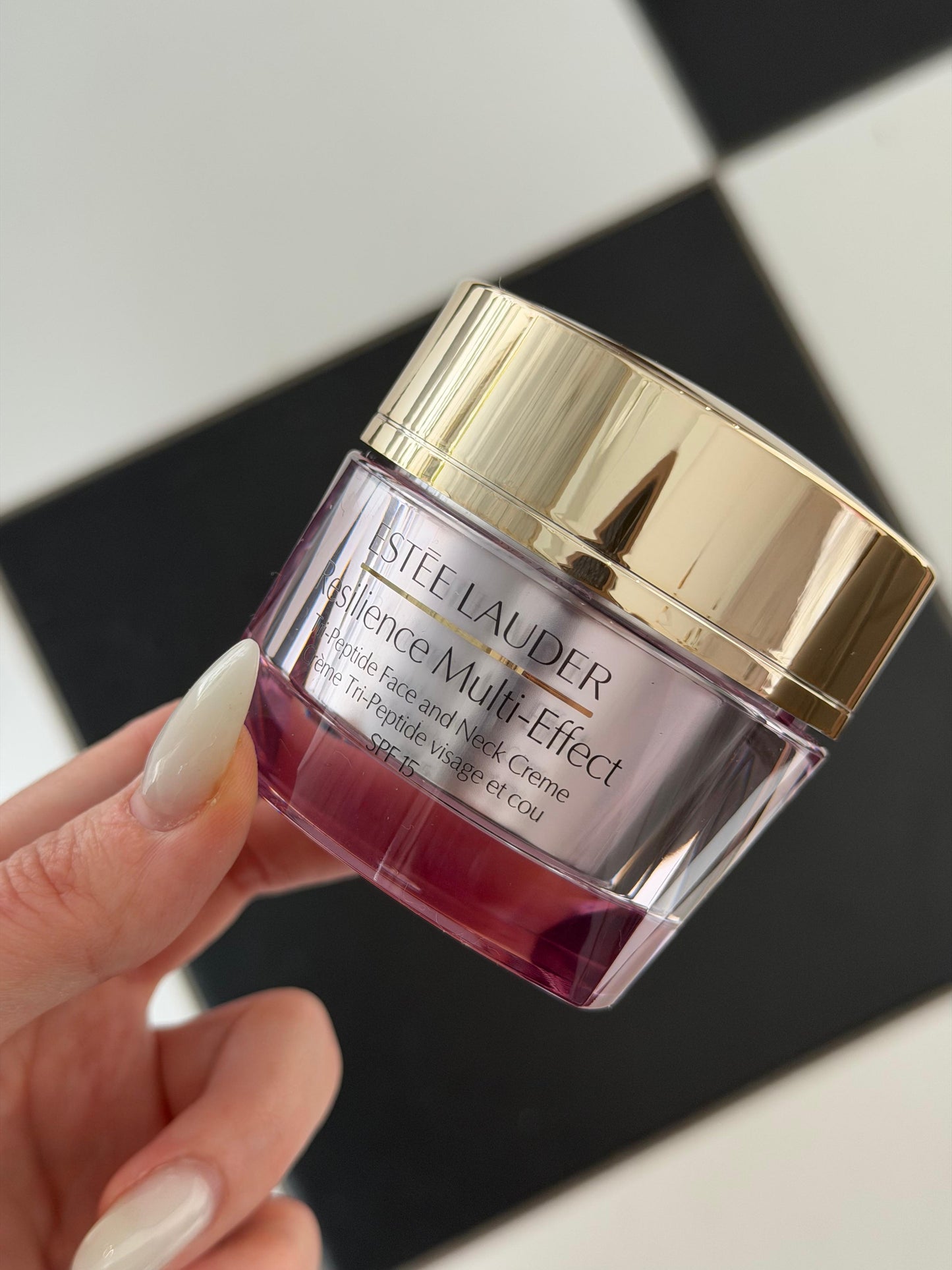 ESTEE LAUDER Resilience Multi-Effect Moisturizer
Tri-Peptide Face and Neck Creme SPF15