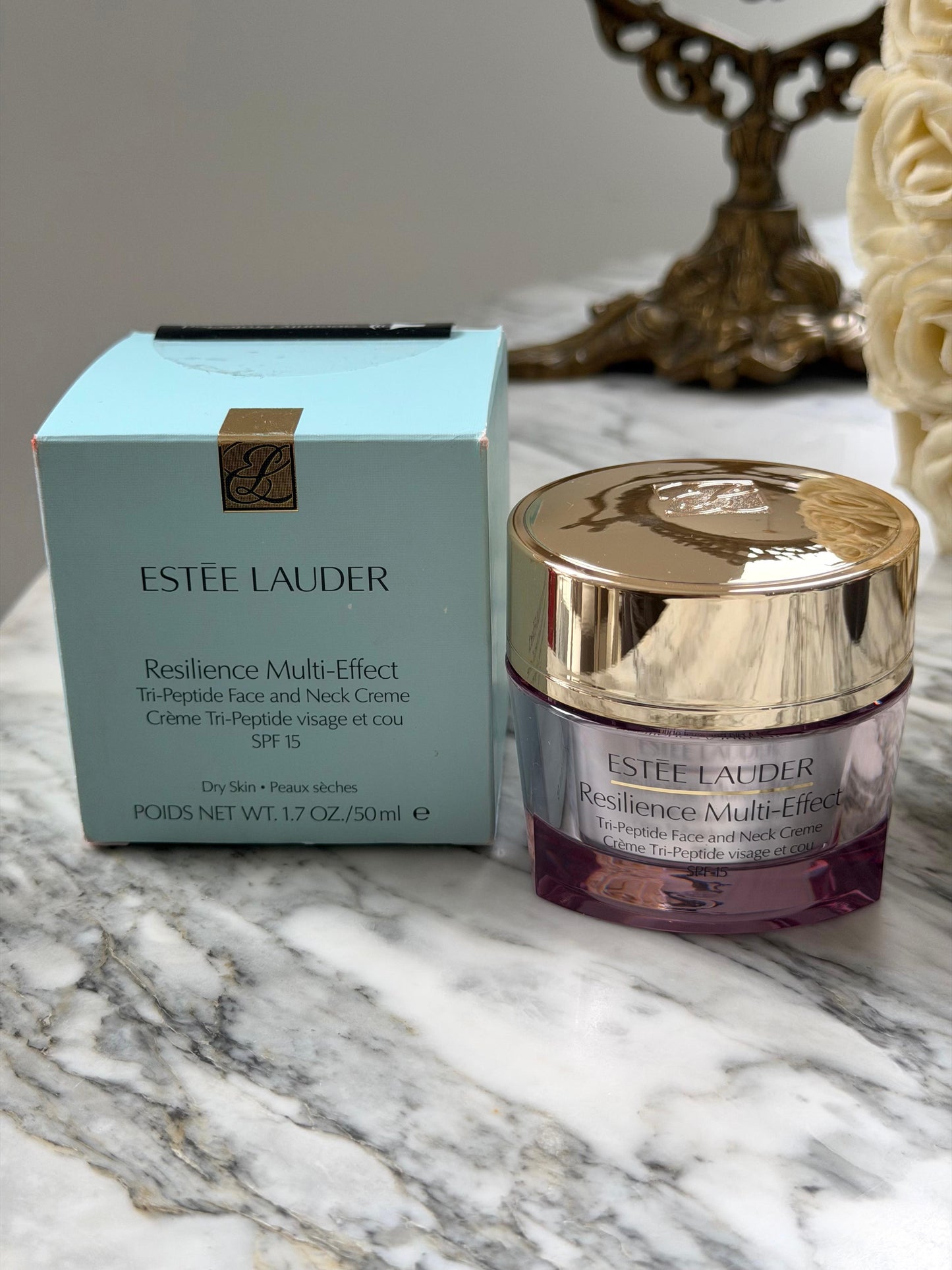 ESTEE LAUDER Resilience Multi-Effect Moisturizer
Tri-Peptide Face and Neck Creme SPF15