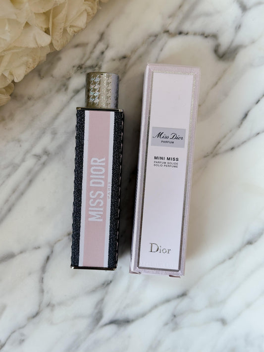 DIOR Miss Dior Mini Miss Solid Perfume - Eau de Parfum
Alcohol-Free Fragrance Stick - Velvety and Sensual Notes