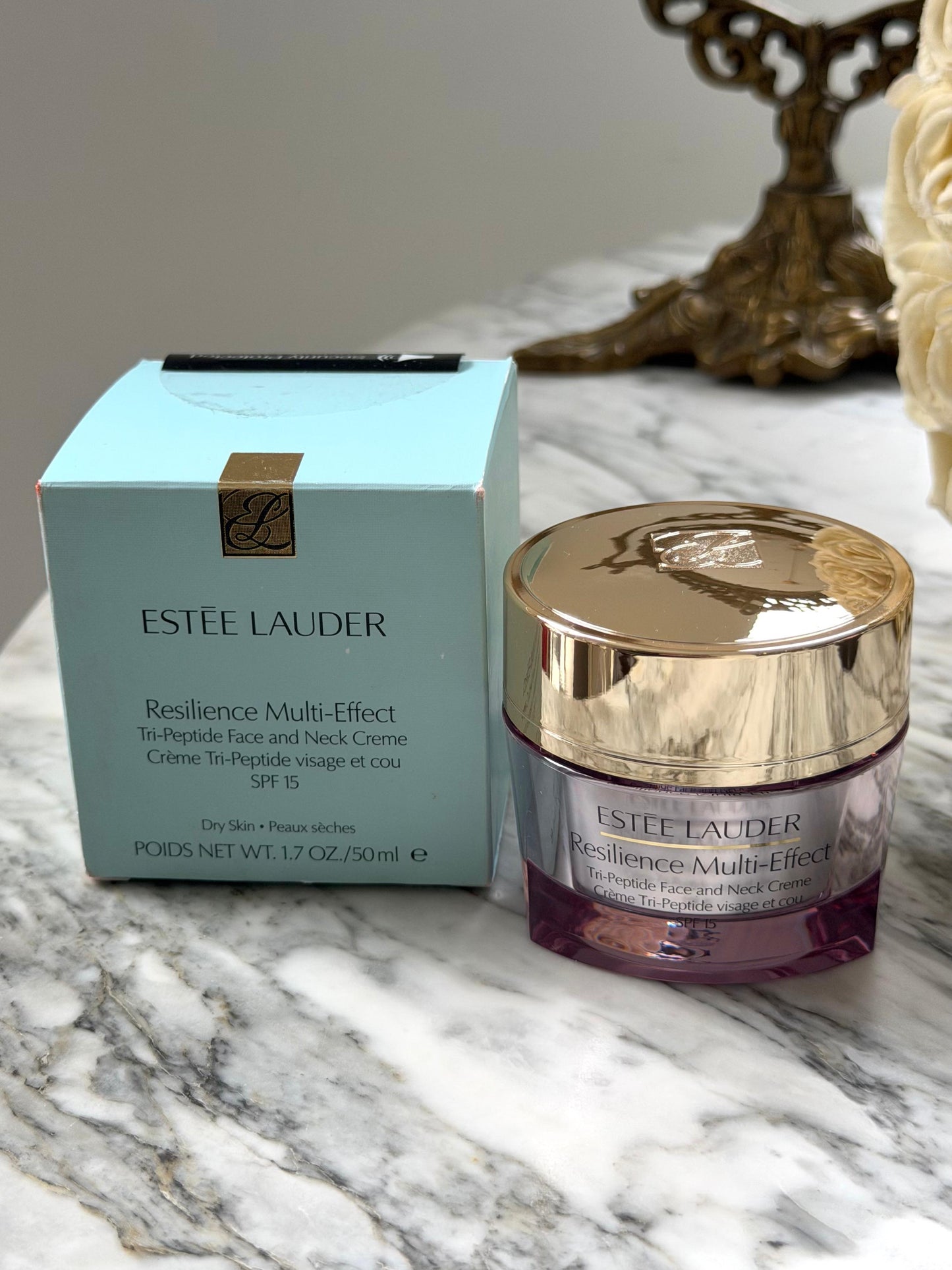 ESTEE LAUDER Resilience Multi-Effect Moisturizer
Tri-Peptide Face and Neck Creme SPF15