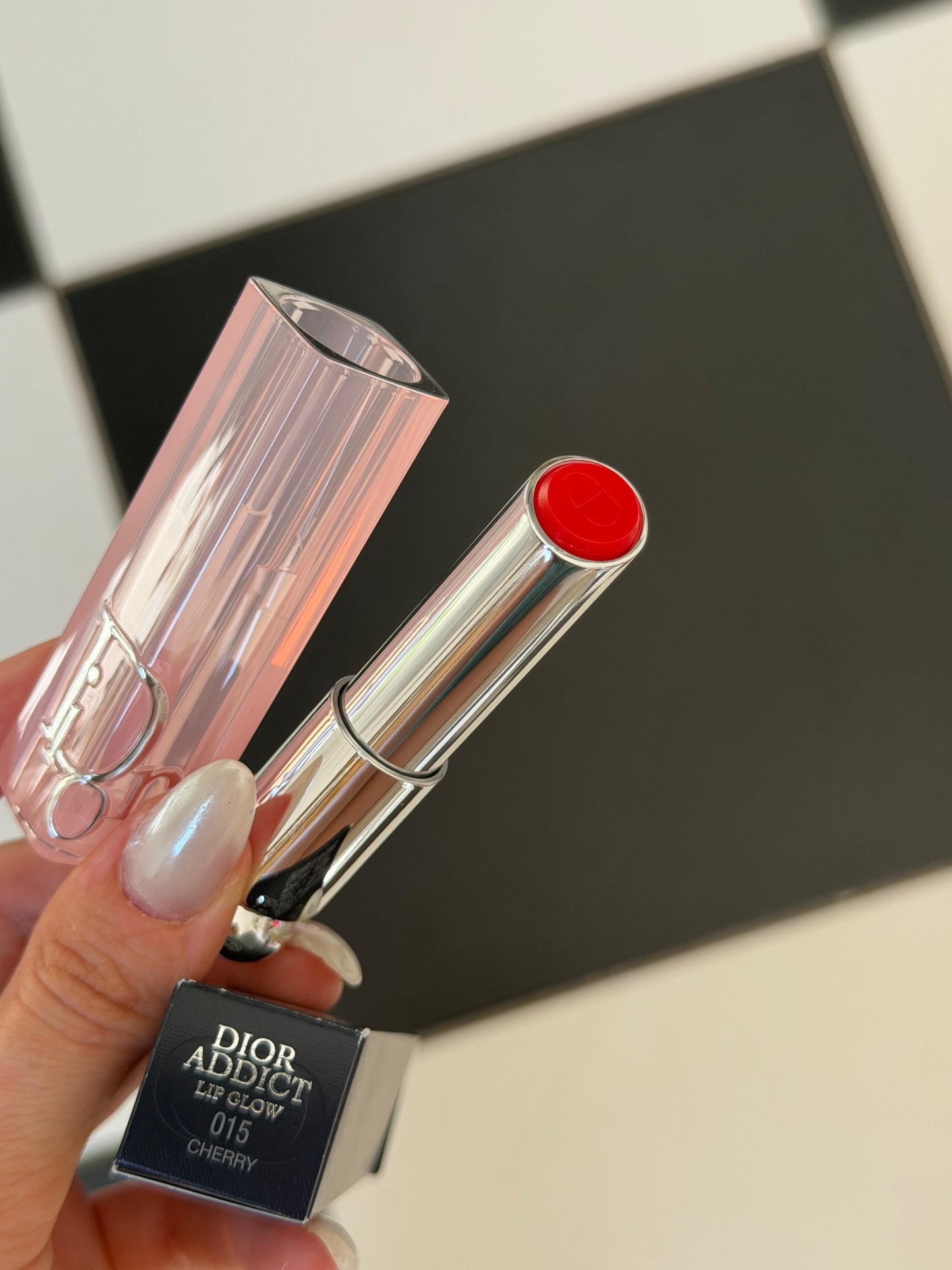 DIOR Addict Lip Glow - 015 Cherry
48-Hour Hydrating Lip Balm - pH-Activated Color