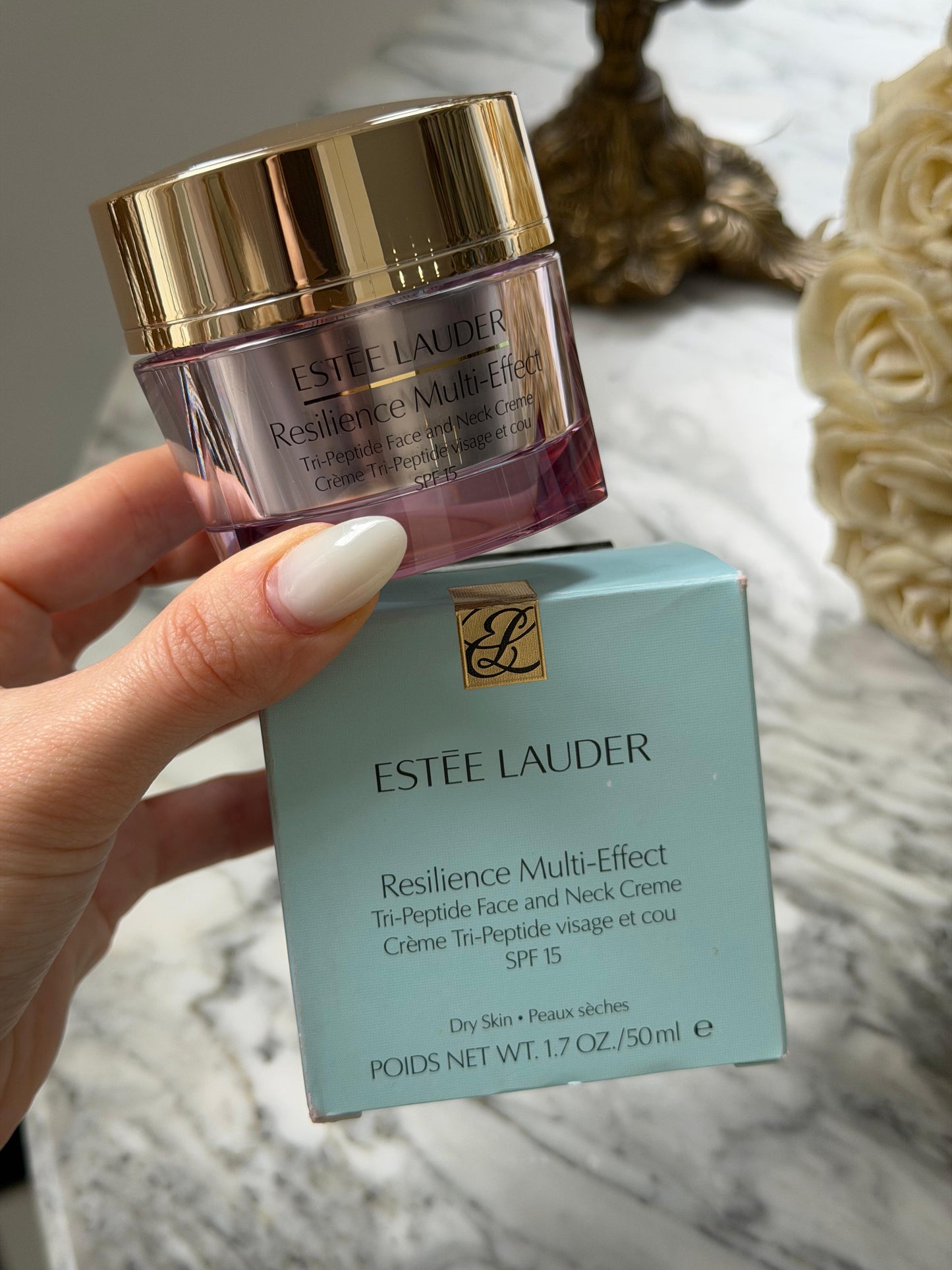ESTEE LAUDER Resilience Multi-Effect Moisturizer
Tri-Peptide Face and Neck Creme SPF15