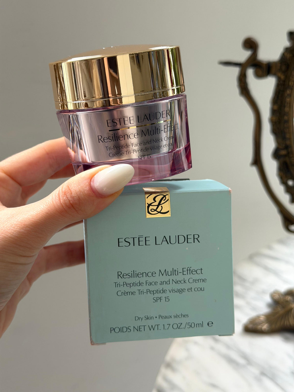 ESTEE LAUDER Resilience Multi-Effect Moisturizer
Tri-Peptide Face and Neck Creme SPF15