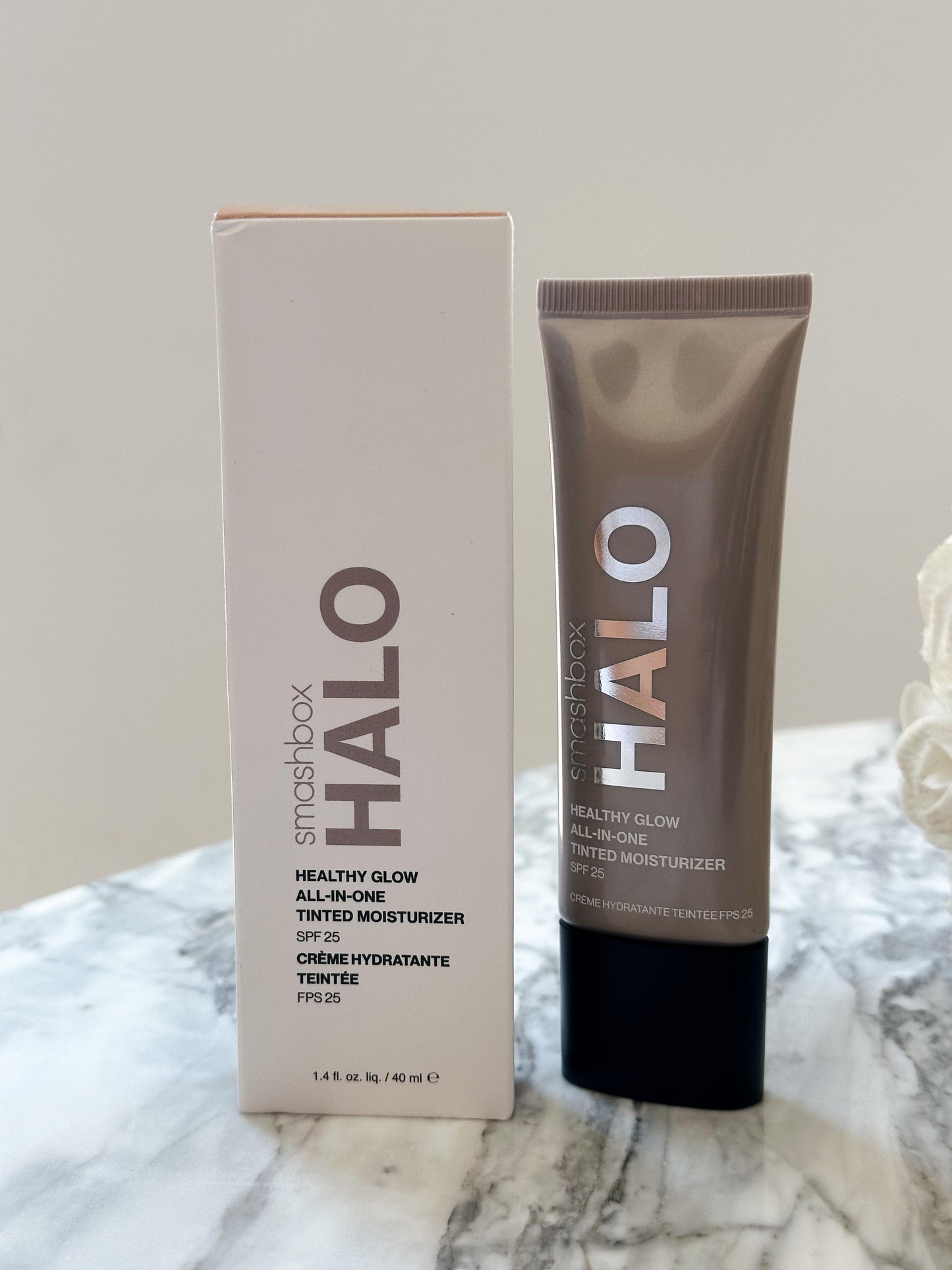 SMASHBOX Halo Healthy Glow All-In-One Tinted Moisturizer Broad Spectrum SPF25 With Hyaluronic Acid