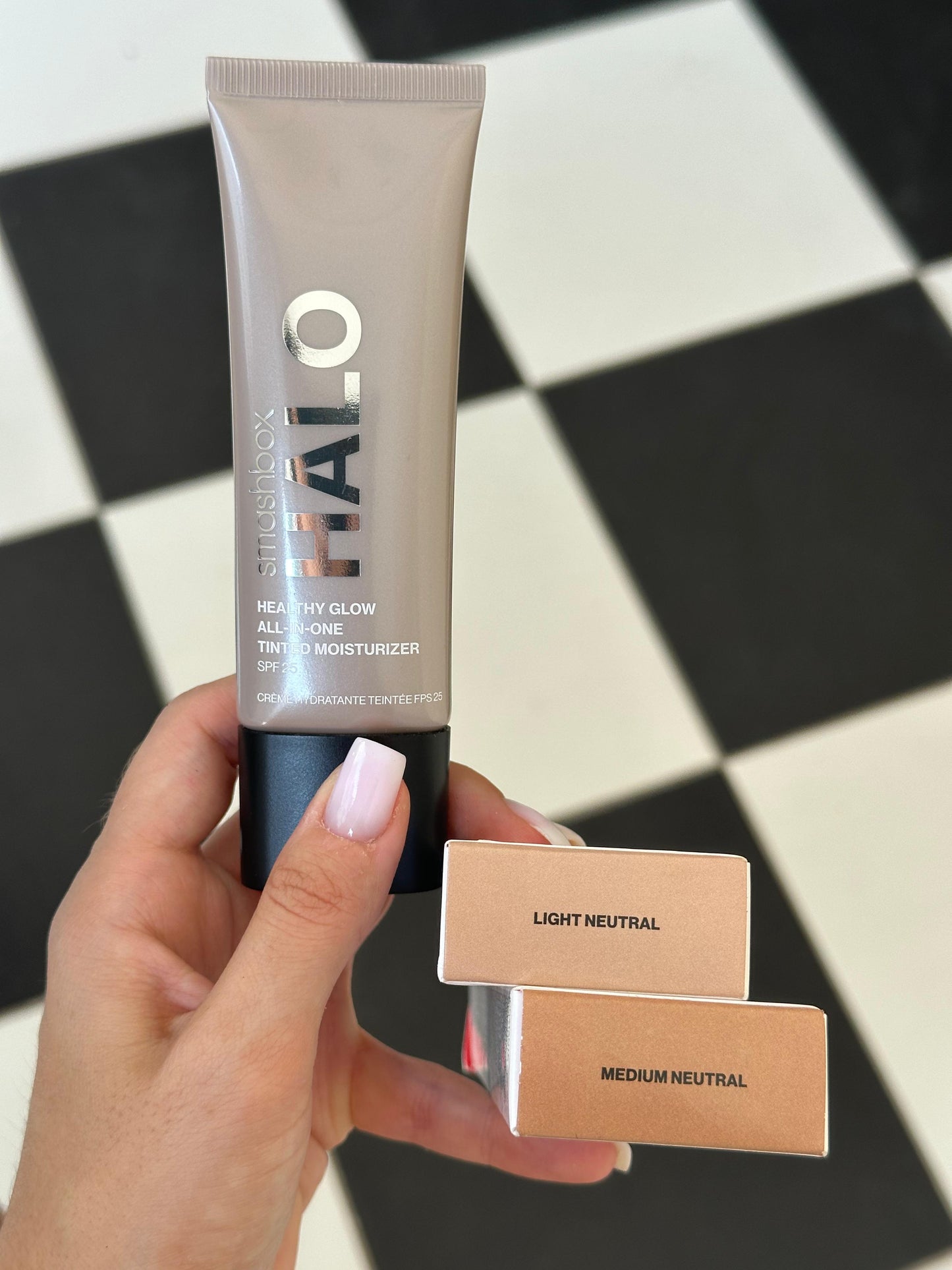 SMASHBOX Halo Healthy Glow All-In-One Tinted Moisturizer Broad Spectrum SPF25 With Hyaluronic Acid