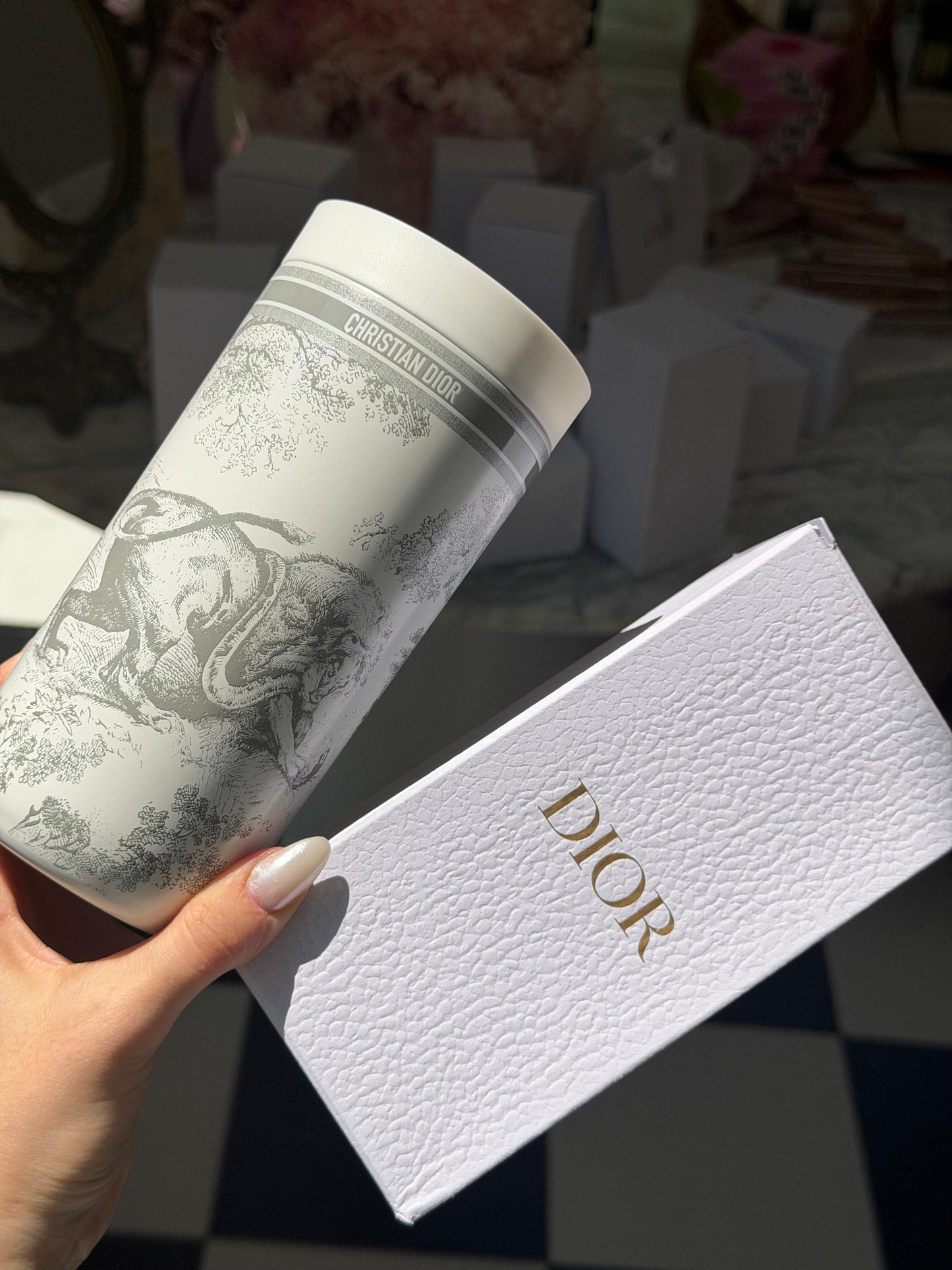 DIOR Travel Mug 400ml
White and Grey Toile de Jouy Palms Stainless Steel
