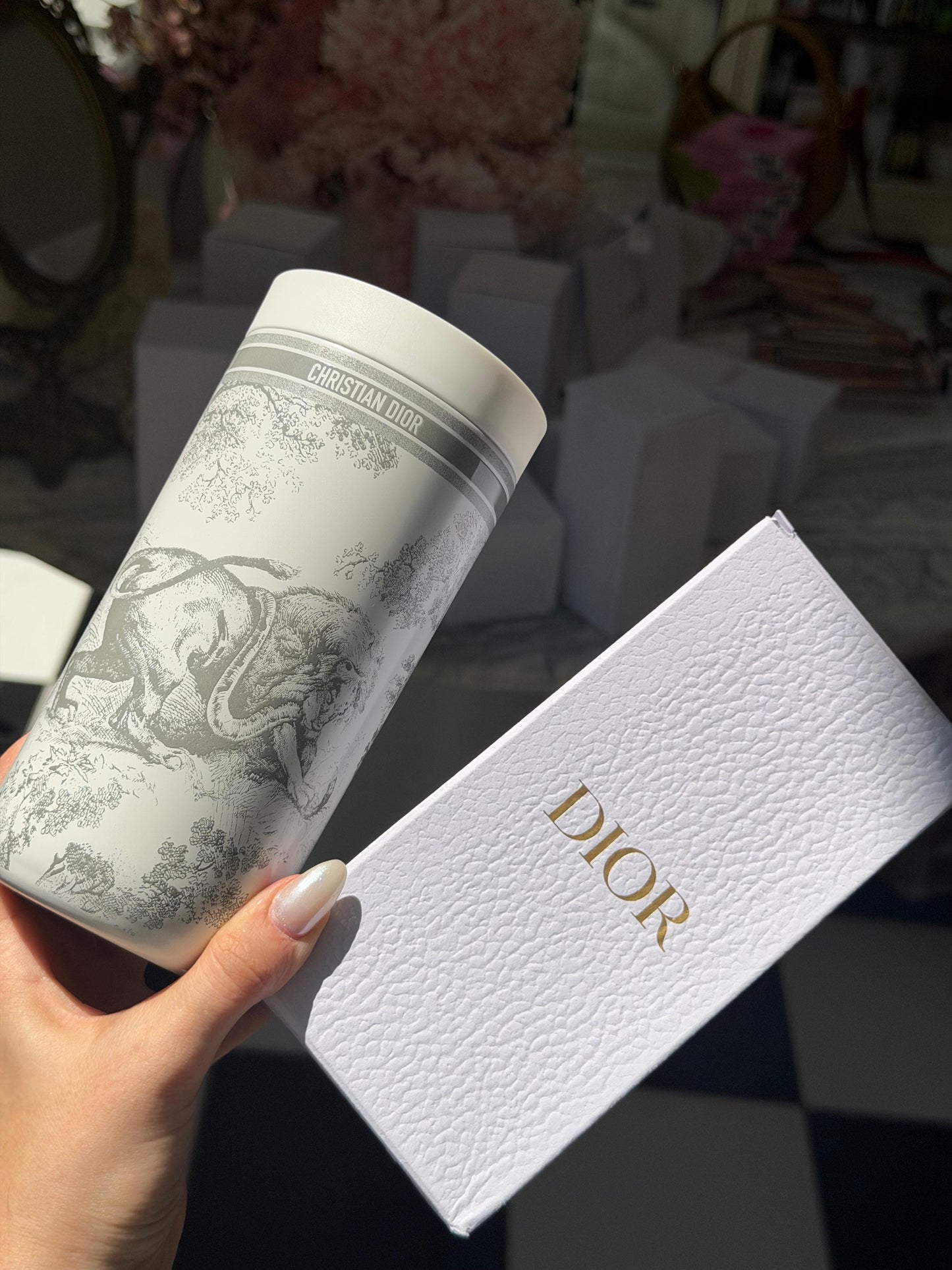 DIOR Travel Mug 400ml
White and Grey Toile de Jouy Palms Stainless Steel