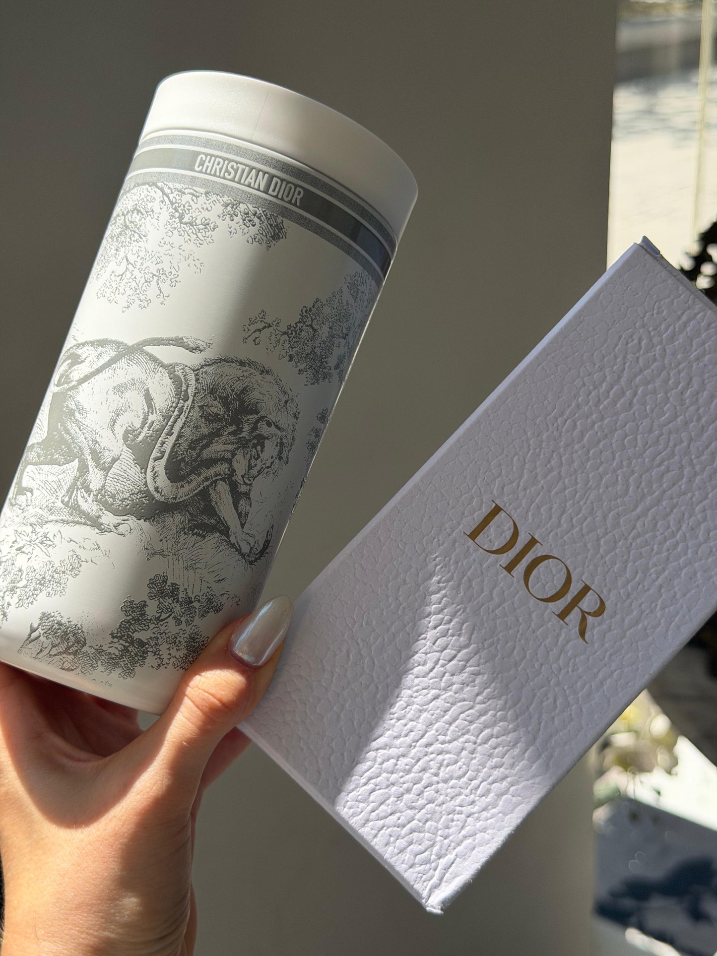 DIOR Travel Mug 400ml
White and Grey Toile de Jouy Palms Stainless Steel