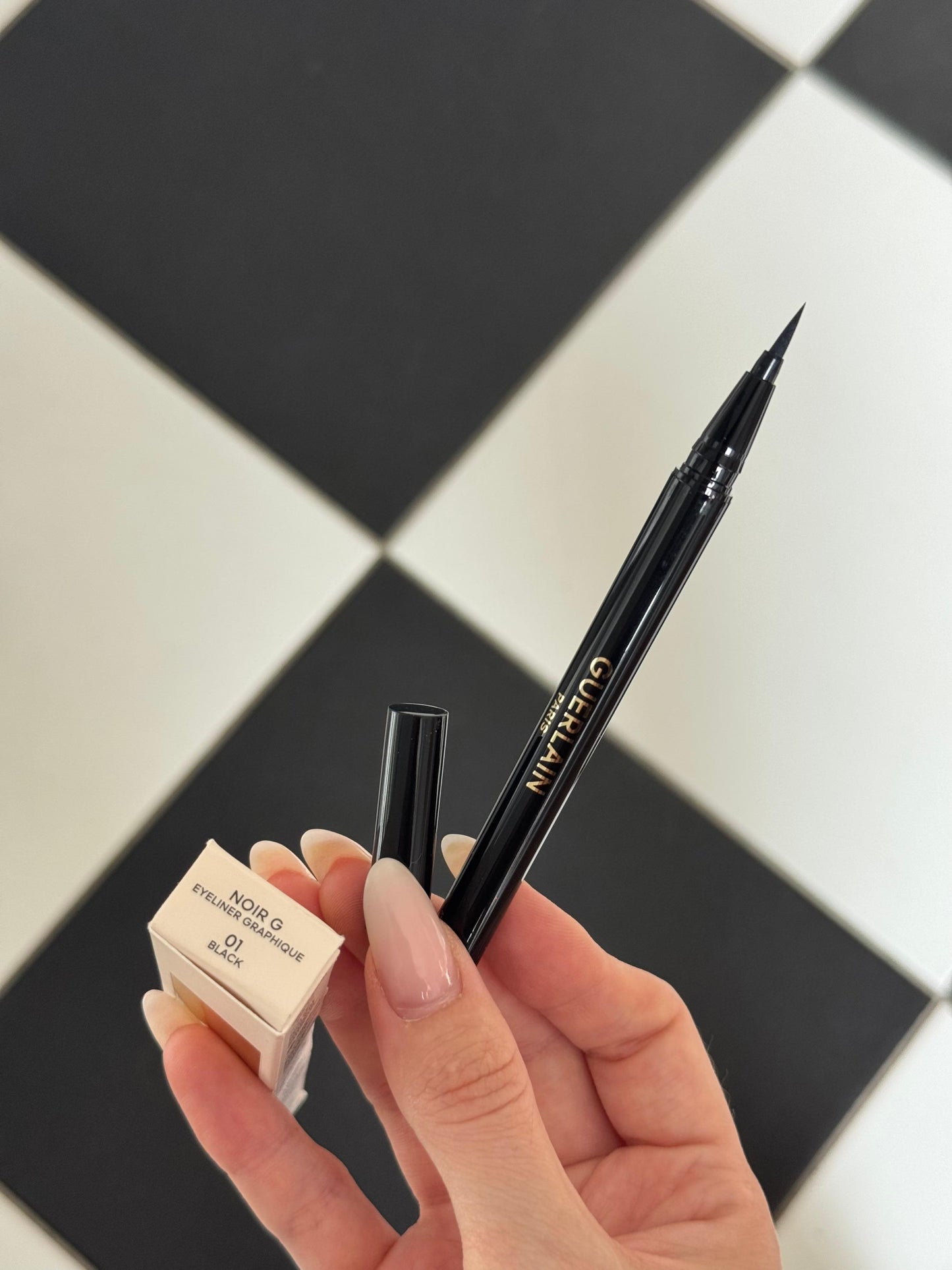 GUERLAIN Noir G Stylo Eyeliner Graphique