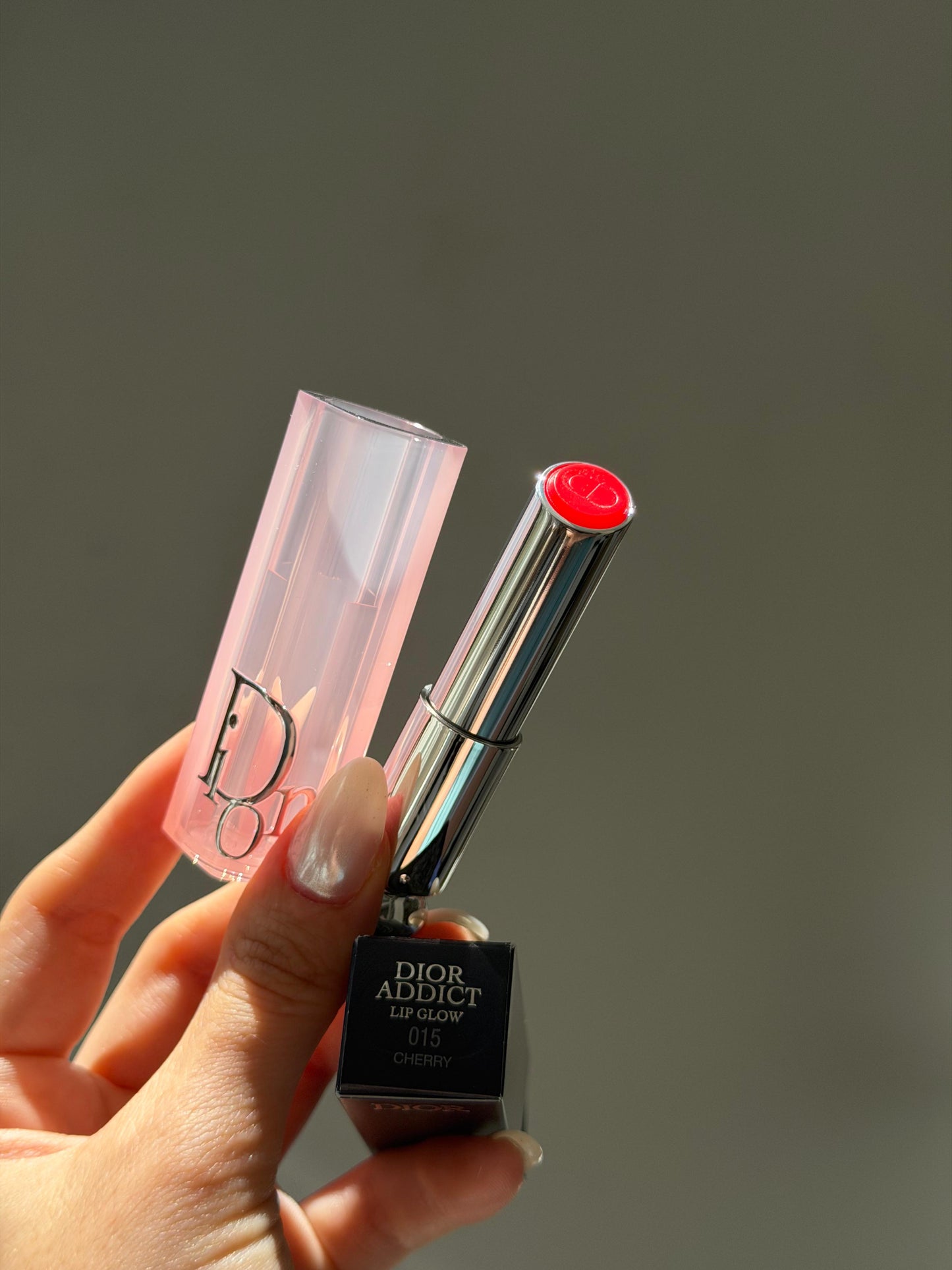 DIOR Addict Lip Glow - 015 Cherry
48-Hour Hydrating Lip Balm - pH-Activated Color