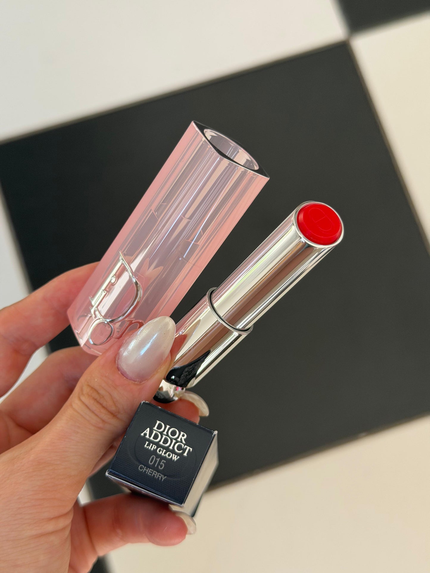 DIOR Addict Lip Glow - 015 Cherry
48-Hour Hydrating Lip Balm - pH-Activated Color
