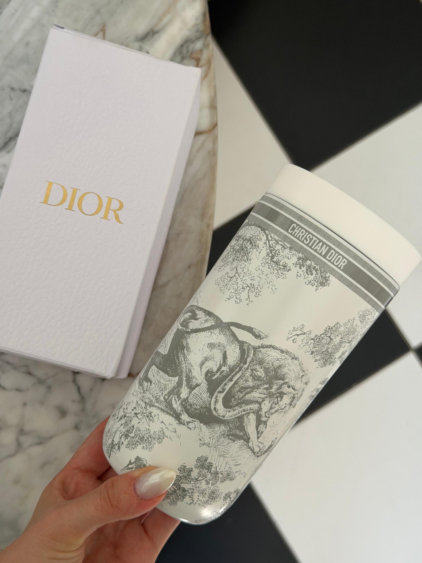 DIOR Travel Mug 400ml
White and Grey Toile de Jouy Palms Stainless Steel