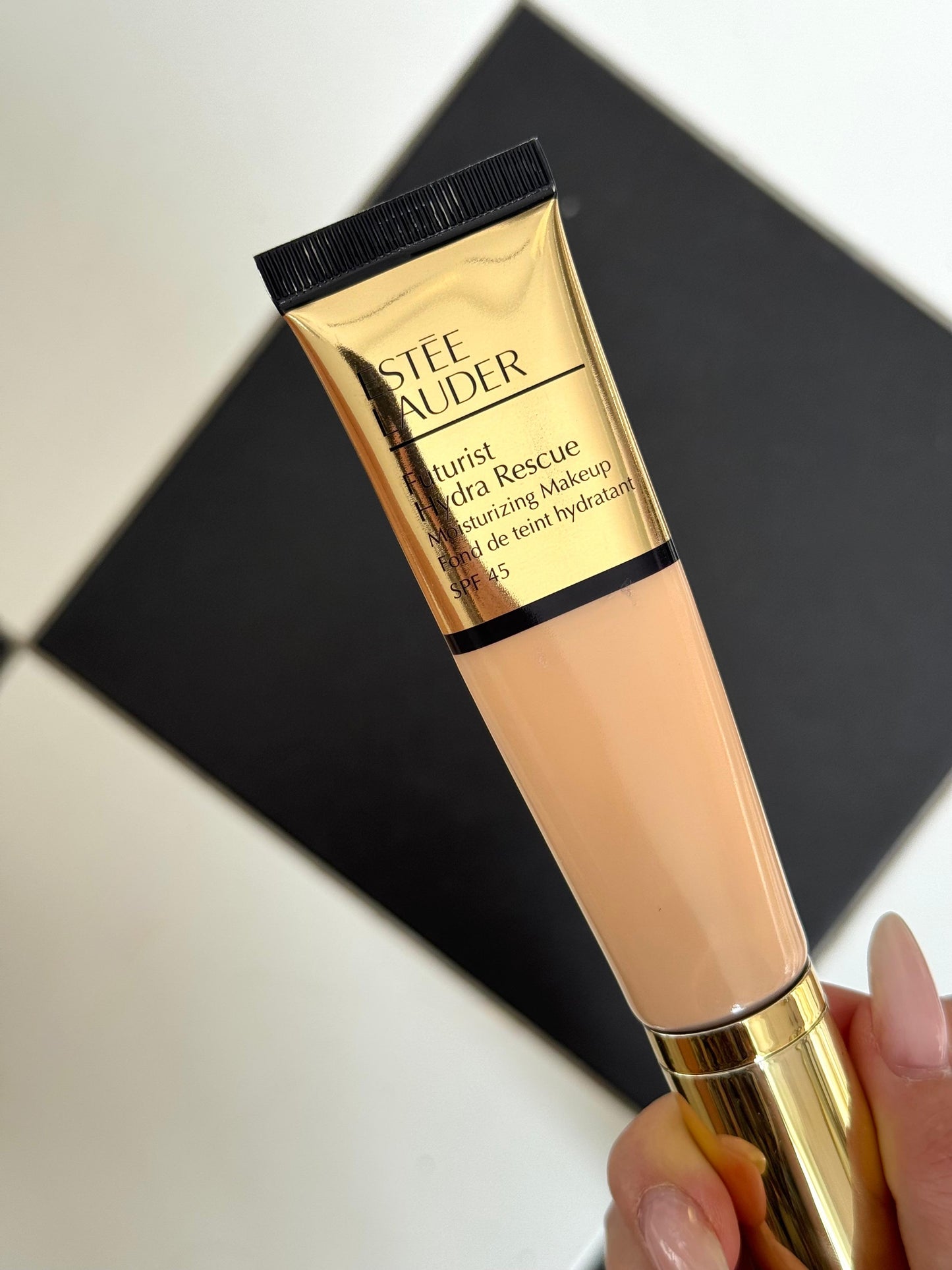 ESTEE LAUDER Futurist Hydra Rescue
Moisturizing Foundation SPF45