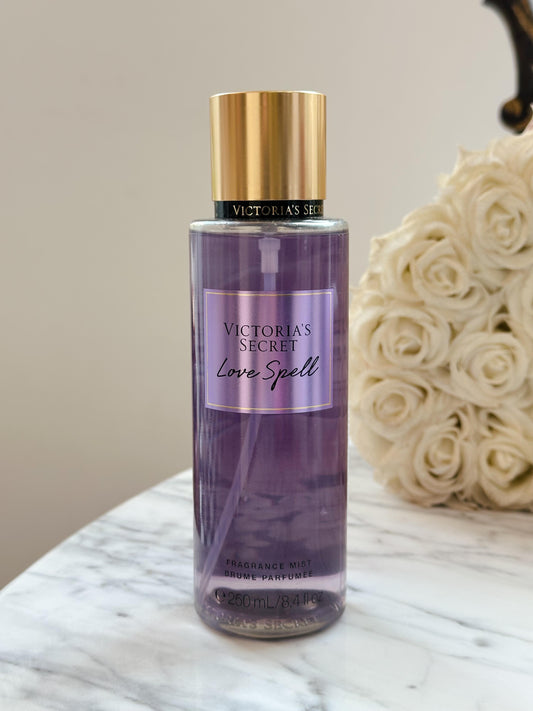 VICTORIA’S SECRET Love Spell
Fragrance Mist
