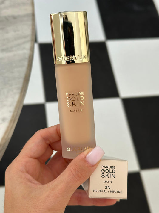GUERLAIN
Parure Gold Skin Matte (2N)
No-Transfer High Perfection Foundation - 24H Care & Wear SPF15