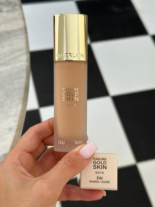 GUERLAIN
Parure Gold Skin Matte (3W)
No-Transfer High Perfection Foundation - 24H Care & Wear SPF15
