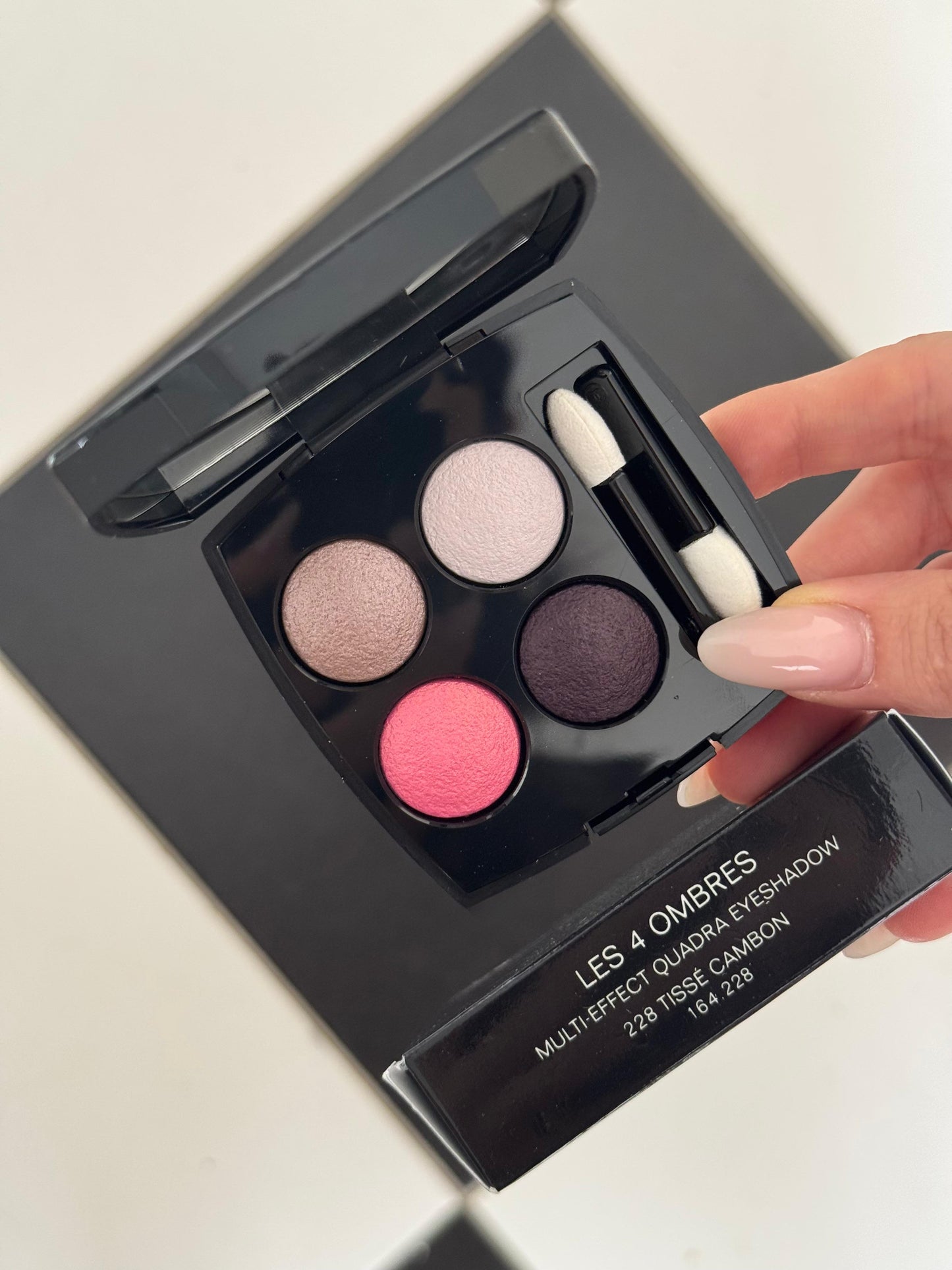 CHANEL Les 4 Ombres
Multi-Effect Quadra Eyeshadow (228)