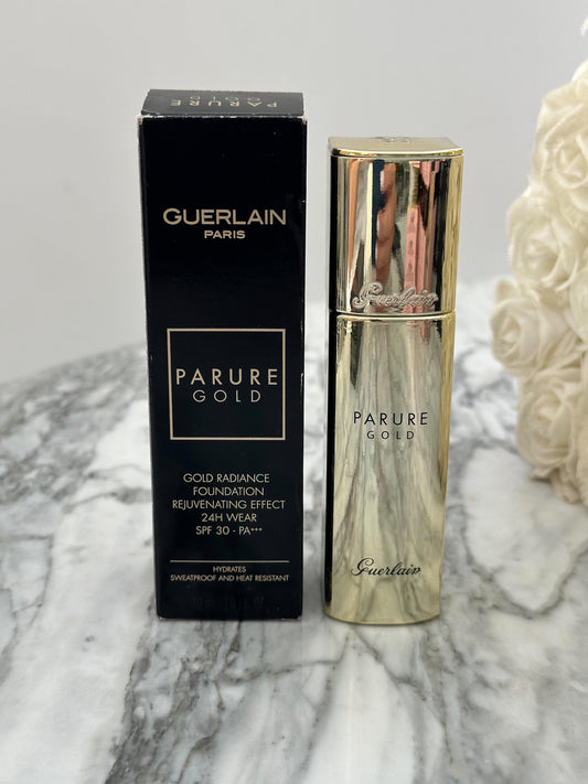 GUERLAIN Parure Gold Fluid Foundation