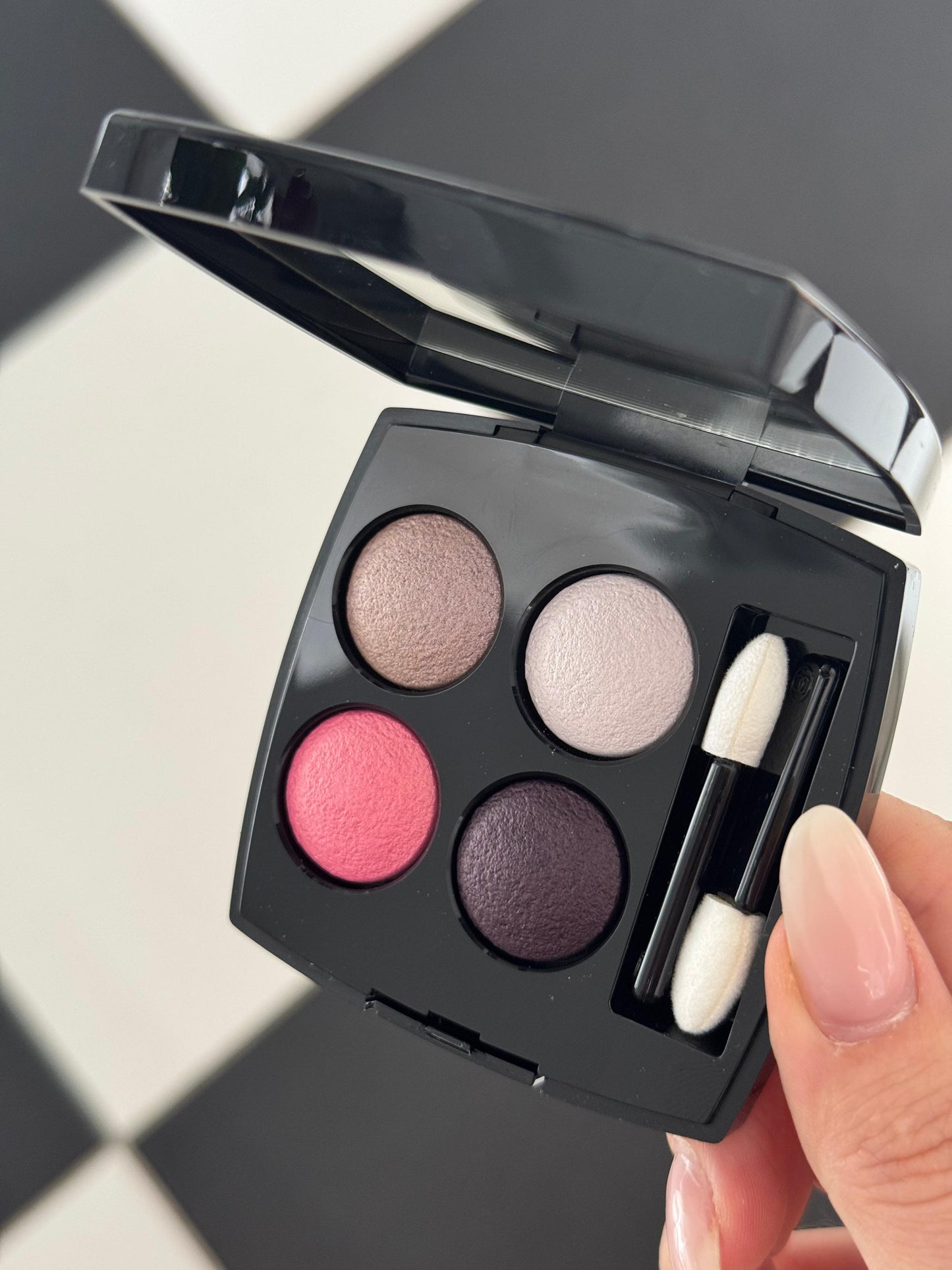 CHANEL Les 4 Ombres
Multi-Effect Quadra Eyeshadow (228)