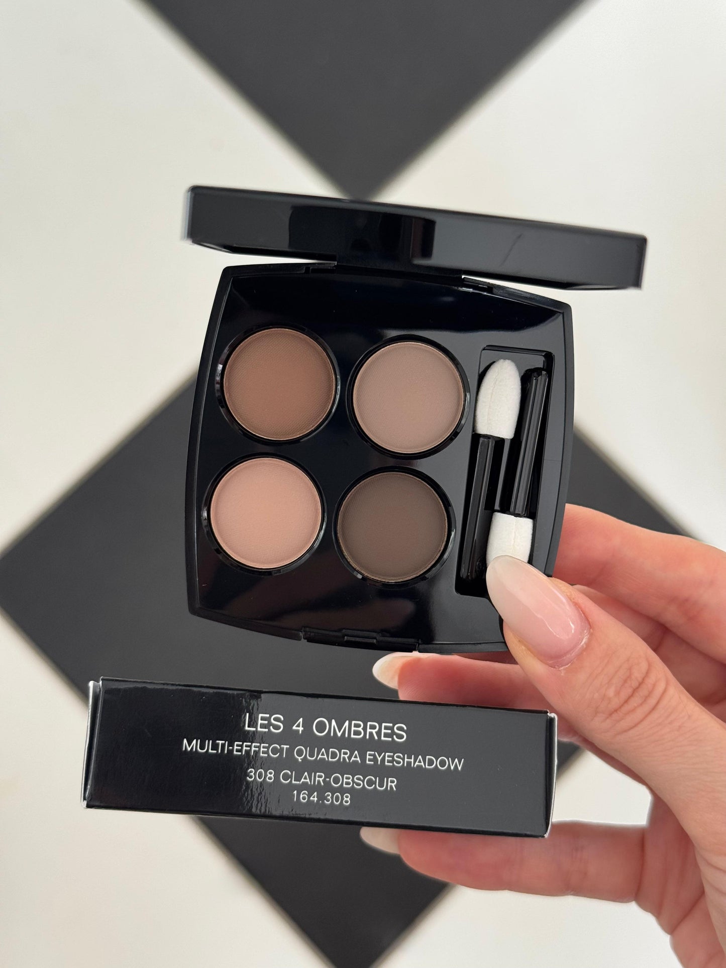 CHANEL Les 4 Ombres
Multi-Effect Quadra Eyeshadow (308)