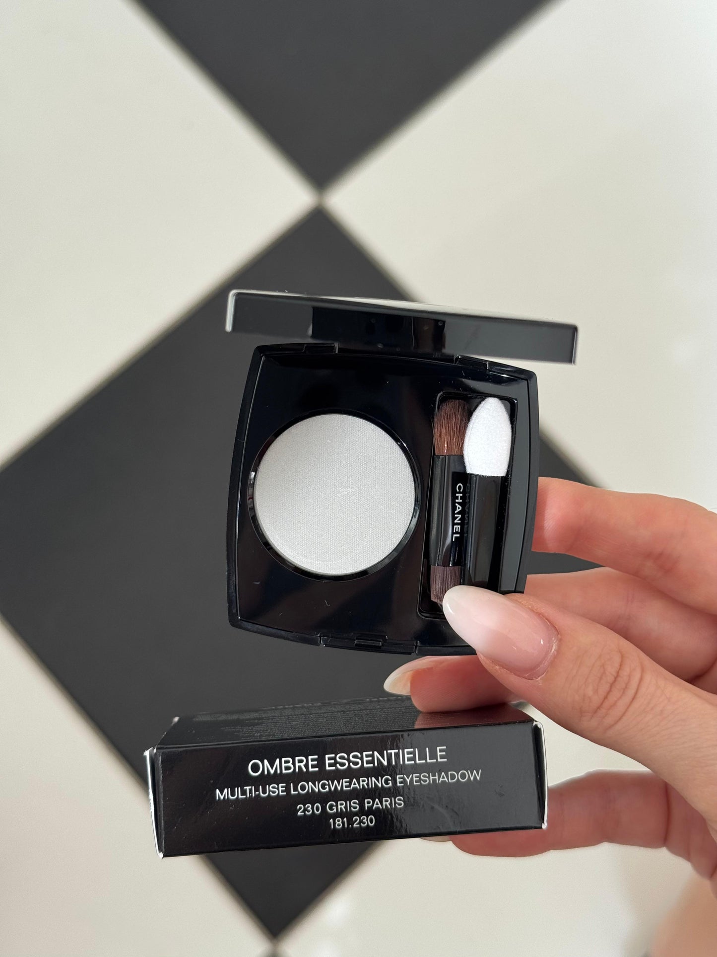 CHANEL Ombre Essentielle Multi-Use Longwearing Eyeshadow (230)