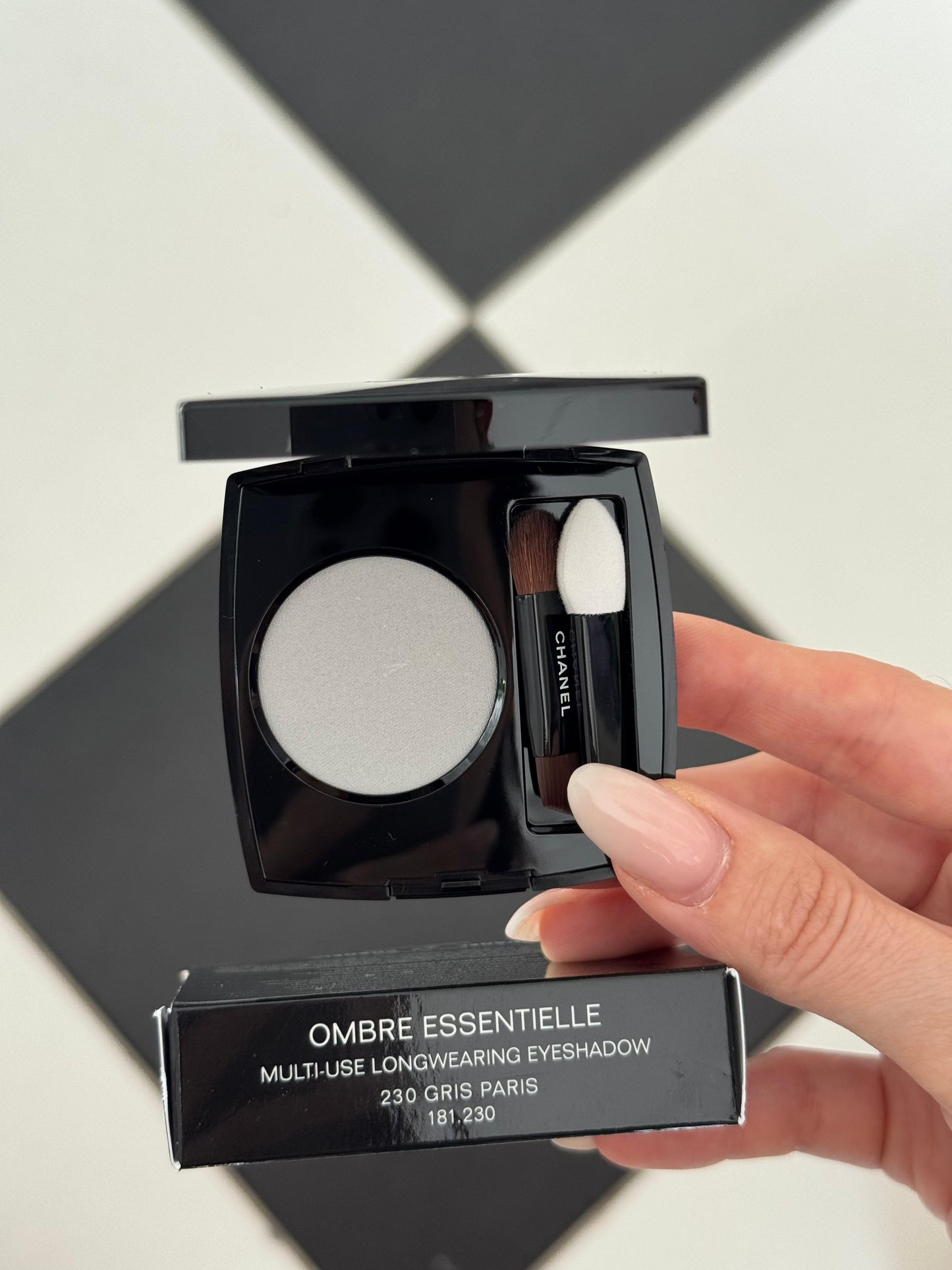 CHANEL Ombre Essentielle Multi-Use Longwearing Eyeshadow (230)