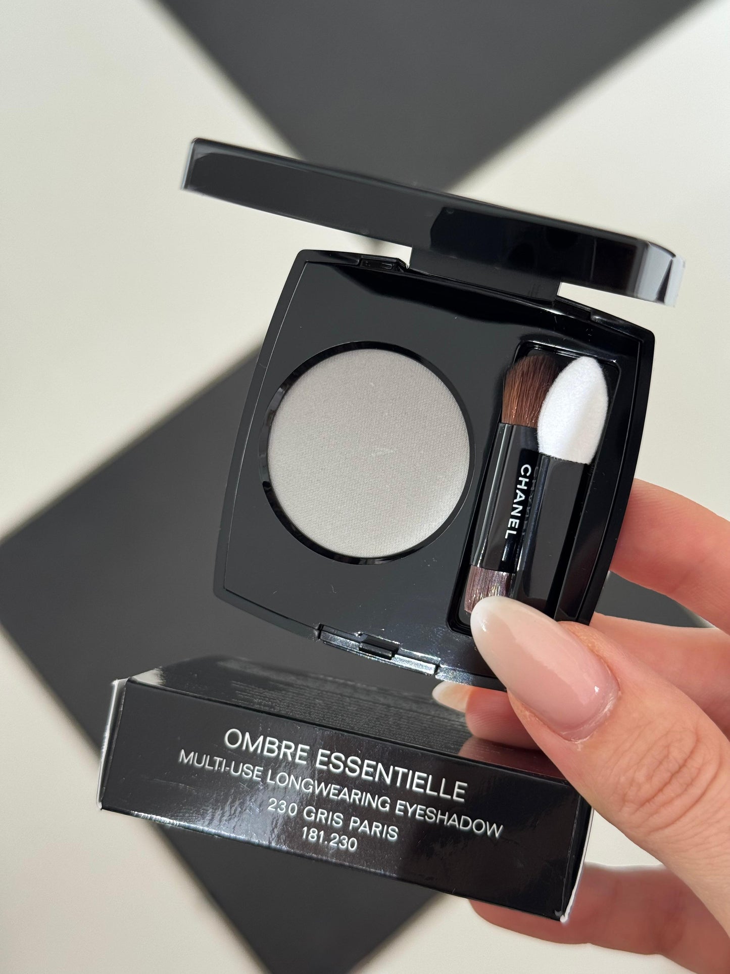 CHANEL Ombre Essentielle Multi-Use Longwearing Eyeshadow (230)