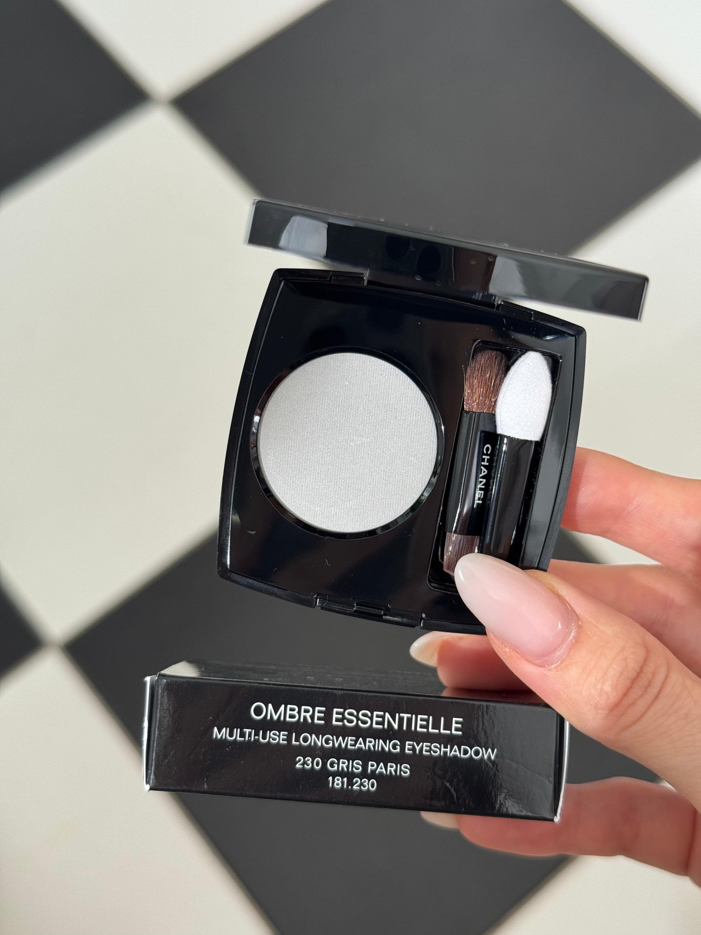 CHANEL Ombre Essentielle Multi-Use Longwearing Eyeshadow (230)