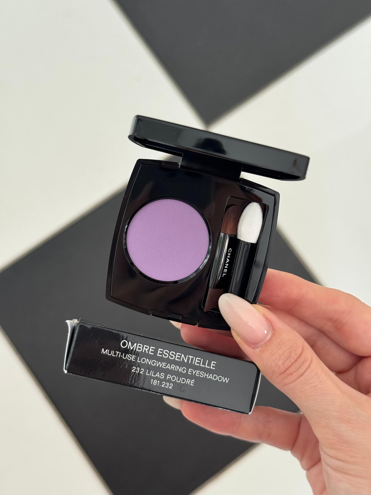 CHANEL Ombre Essentielle Multi-Use Longwearing Eyeshadow (232)