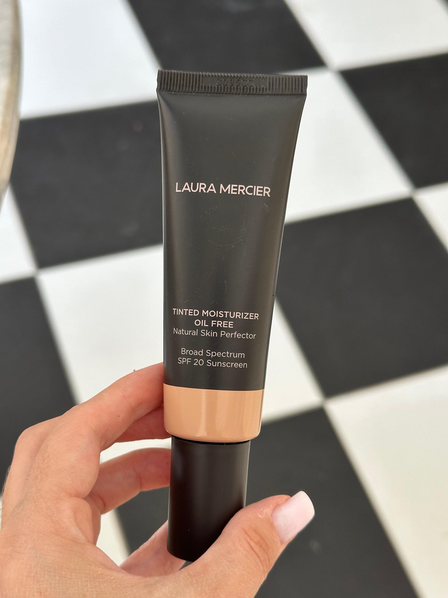 LAURA MERCIER Tinted Moisturizer Oil Free Natural Skin Perfector SPF20