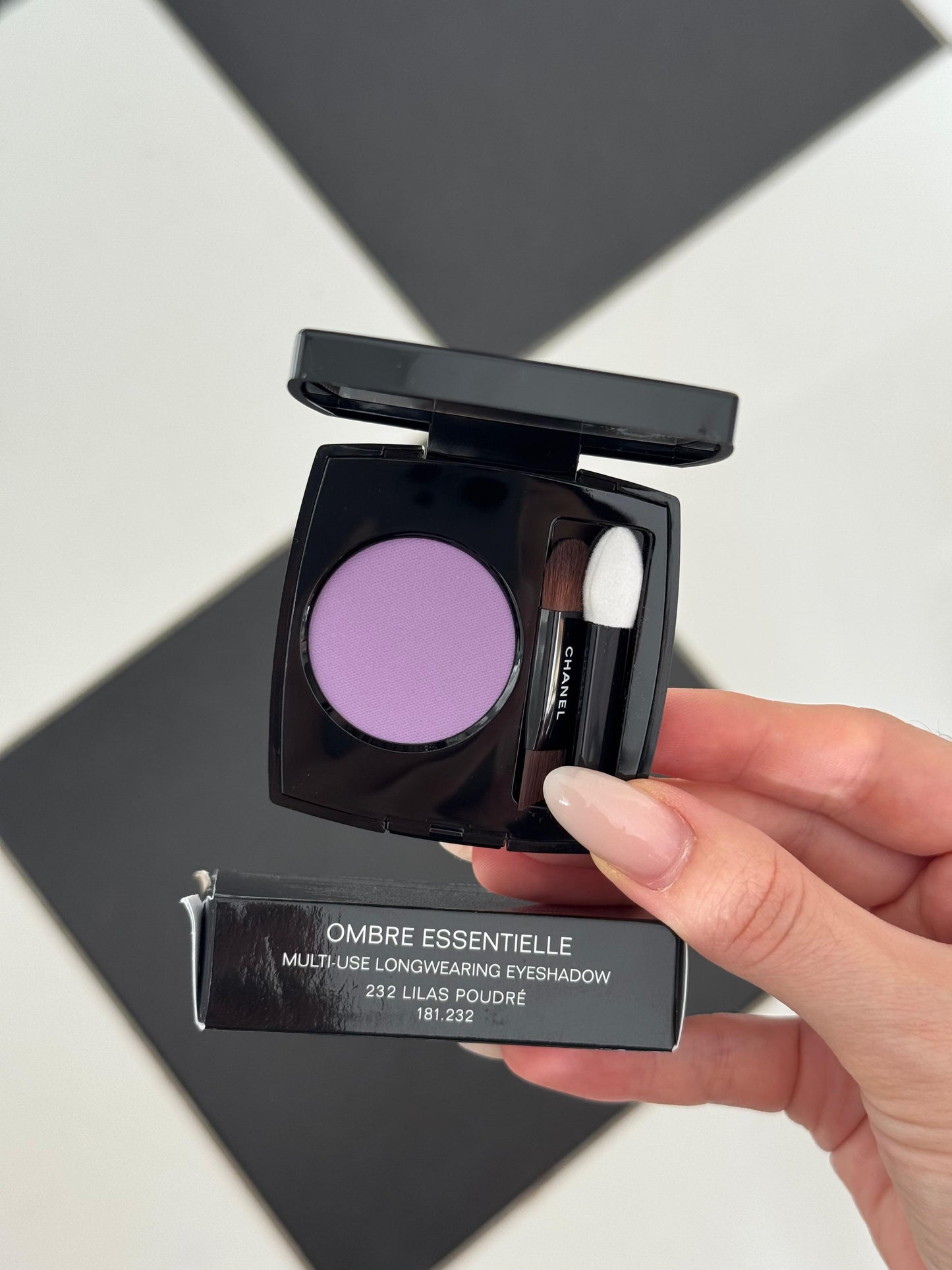 CHANEL Ombre Essentielle Multi-Use Longwearing Eyeshadow (232)