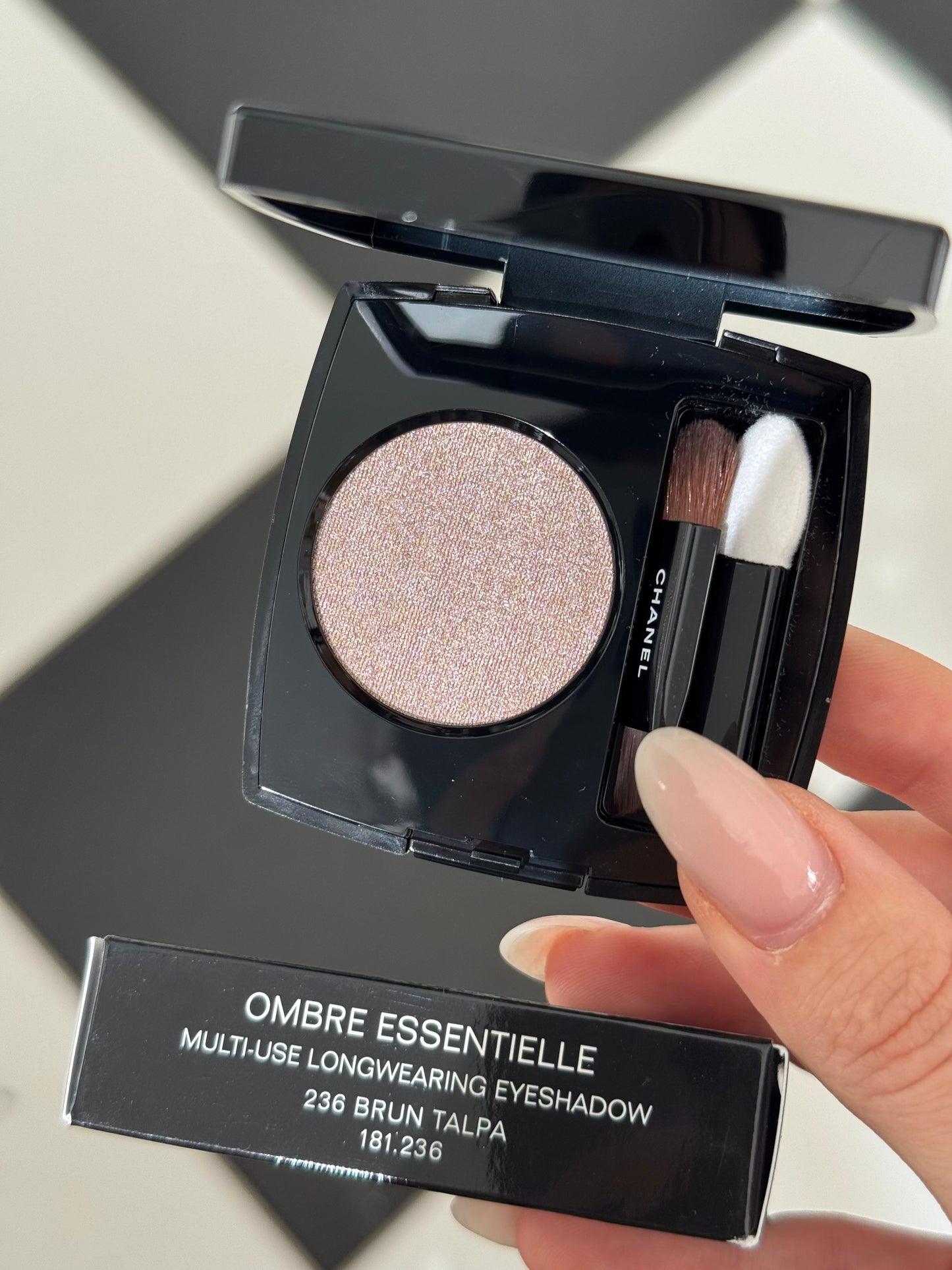 CHANEL Ombre Essentielle Multi-Use Longwearing Eyeshadow (236)