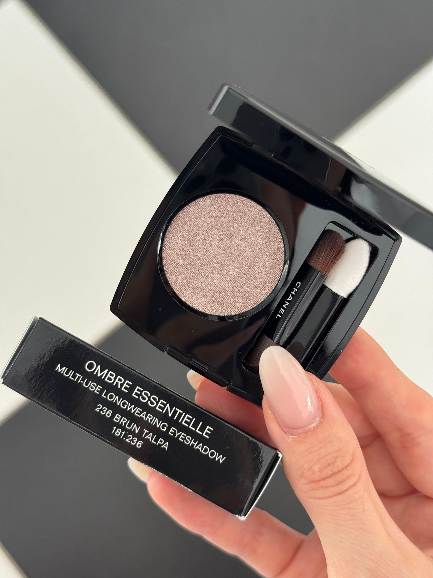 CHANEL Ombre Essentielle Multi-Use Longwearing Eyeshadow (236)