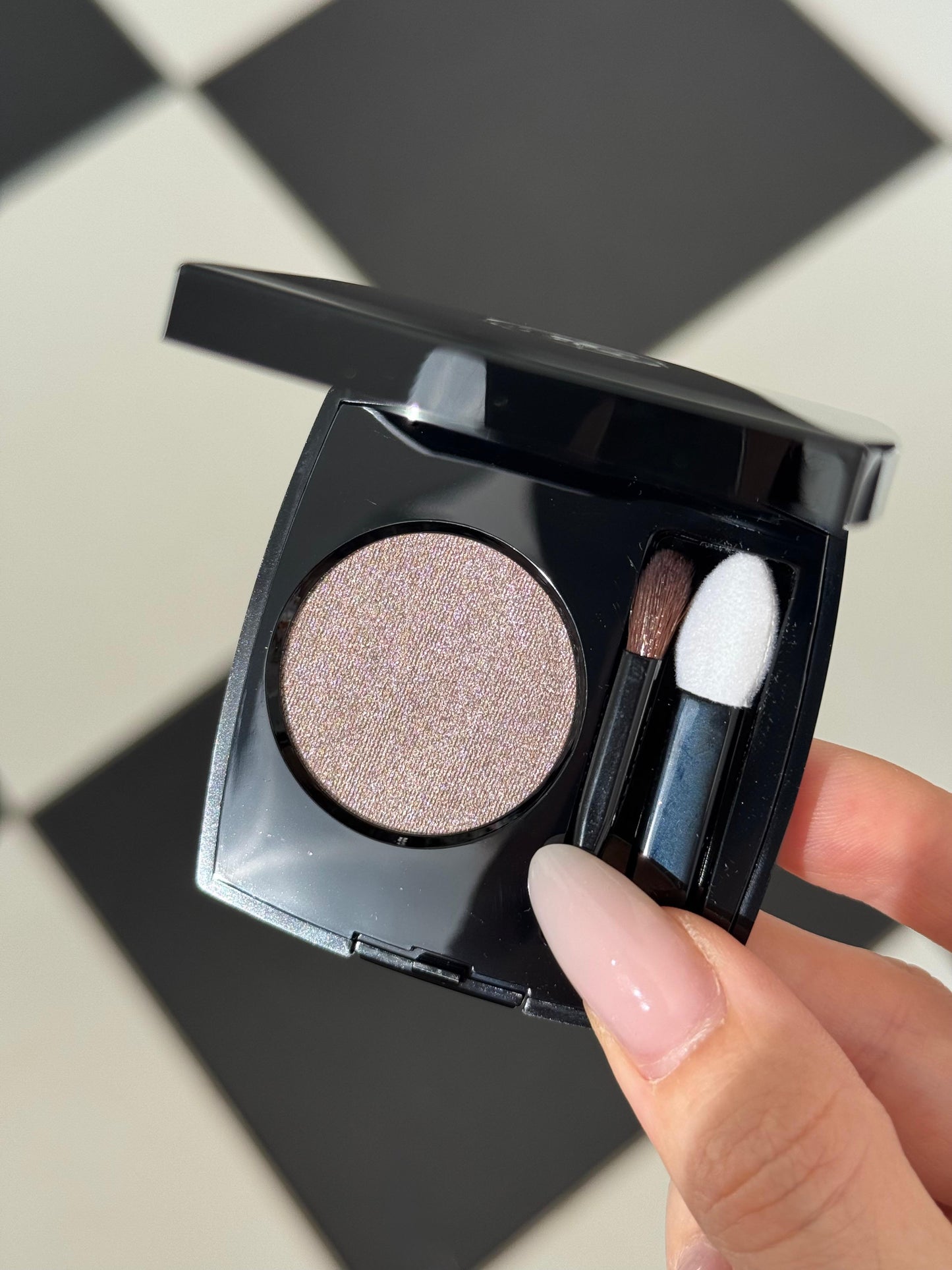 CHANEL Ombre Essentielle Multi-Use Longwearing Eyeshadow (236)