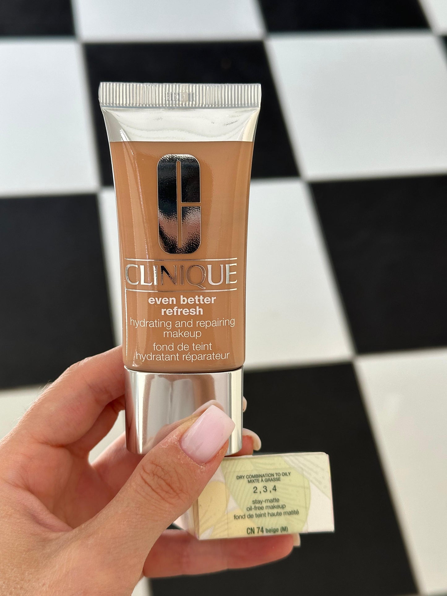 CLINIQUE Even Better Refresh™ Hydrating and Repairing Makeup Foundation