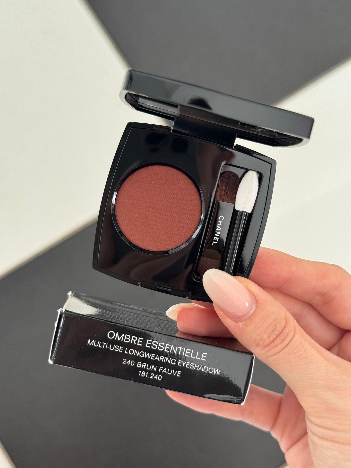 CHANEL Ombre Essentielle Multi-Use Longwearing Eyeshadow (240)