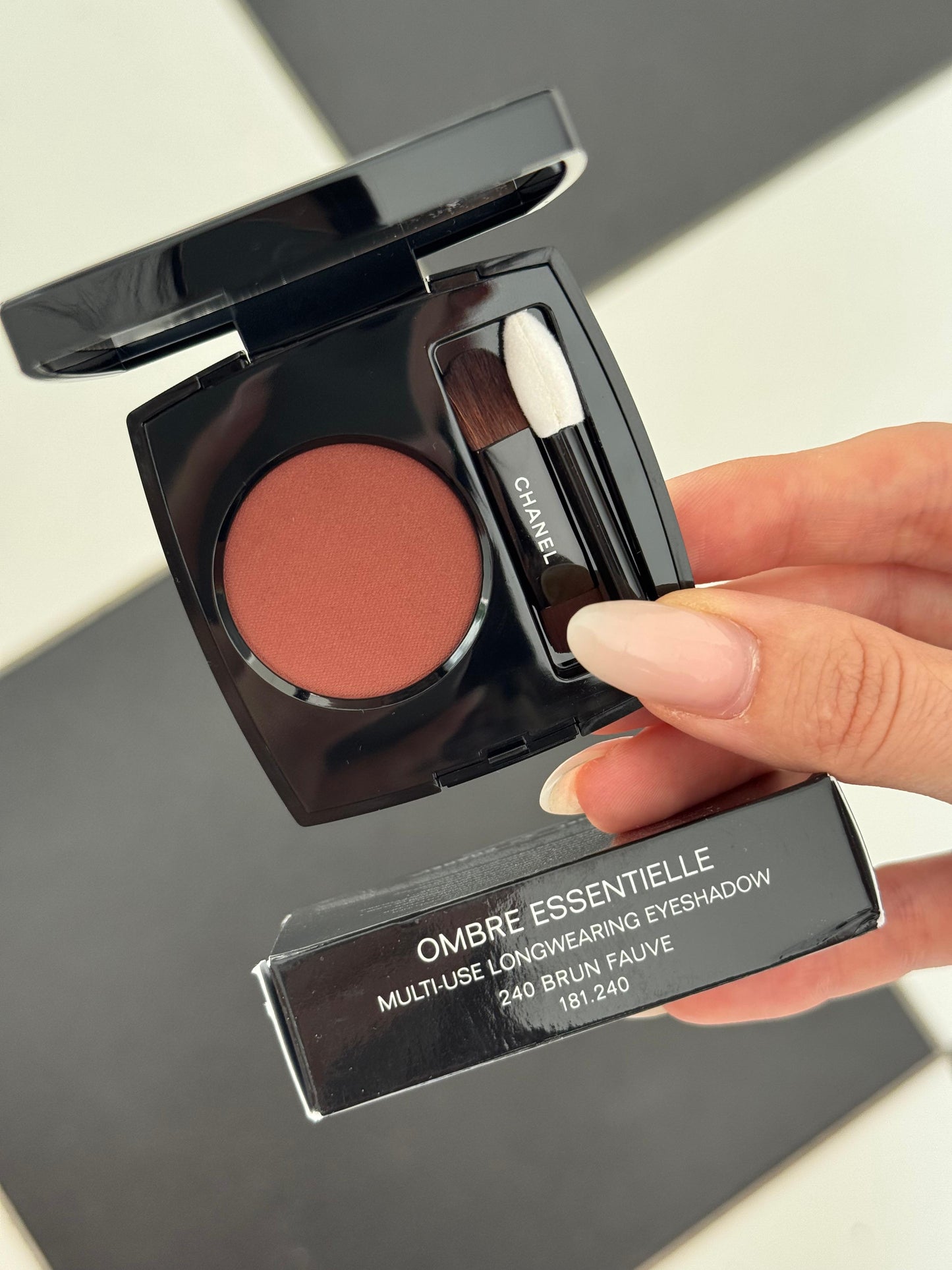 CHANEL Ombre Essentielle Multi-Use Longwearing Eyeshadow (240)