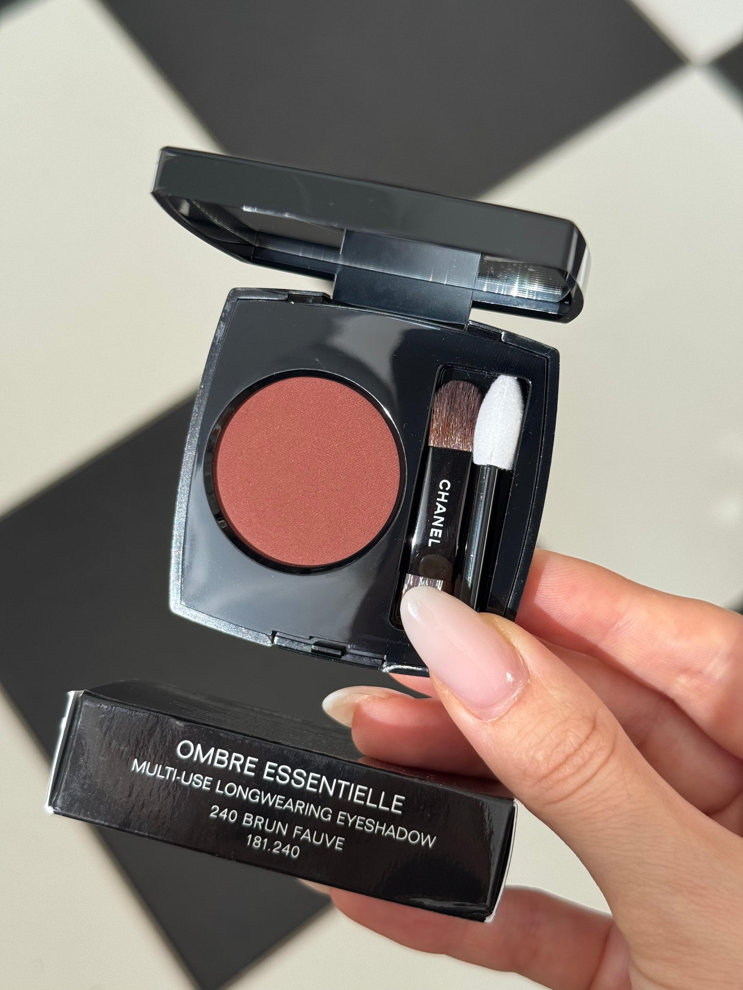 CHANEL Ombre Essentielle Multi-Use Longwearing Eyeshadow (240)